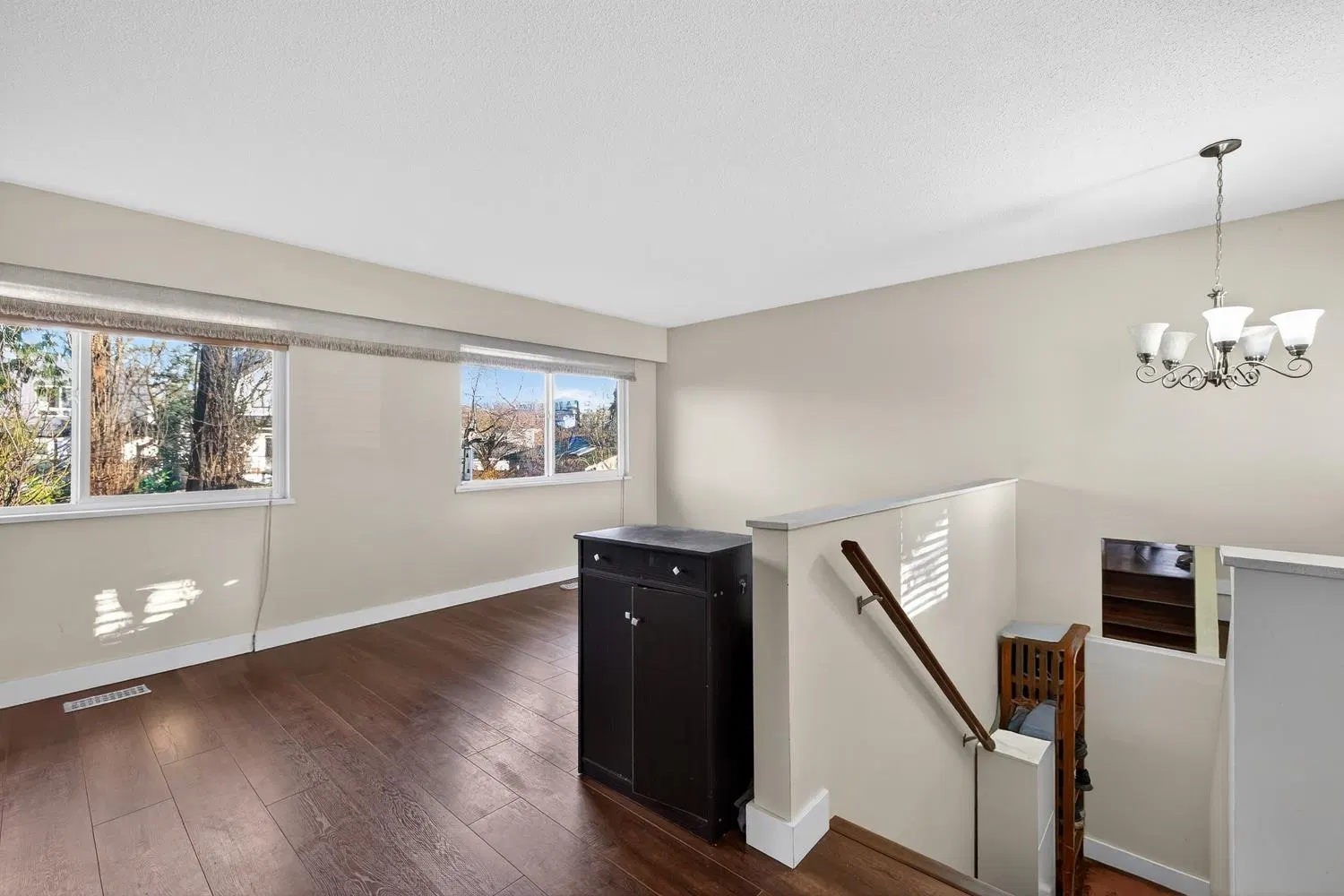 Photo 4 of 30 at 557 E 21st Avenue