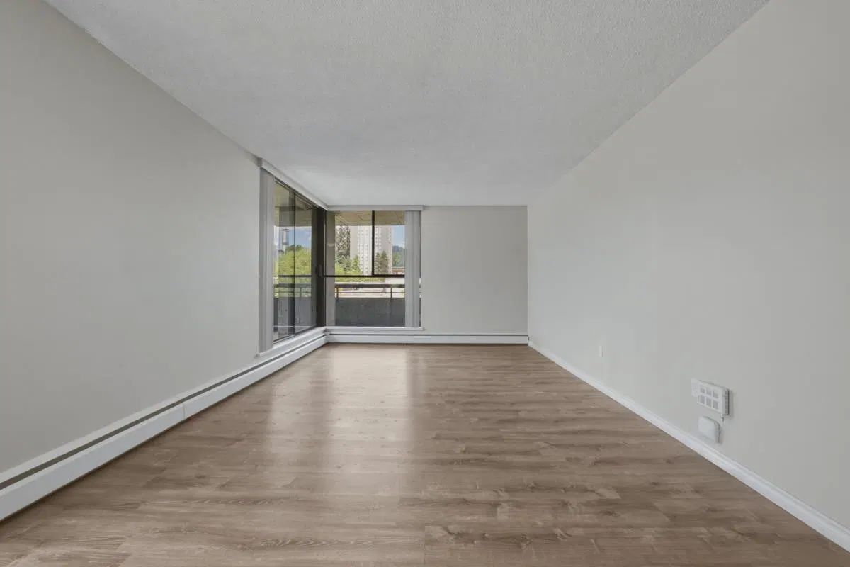 Photo 2 of 31 at #302 – 3755 Bartlett Court