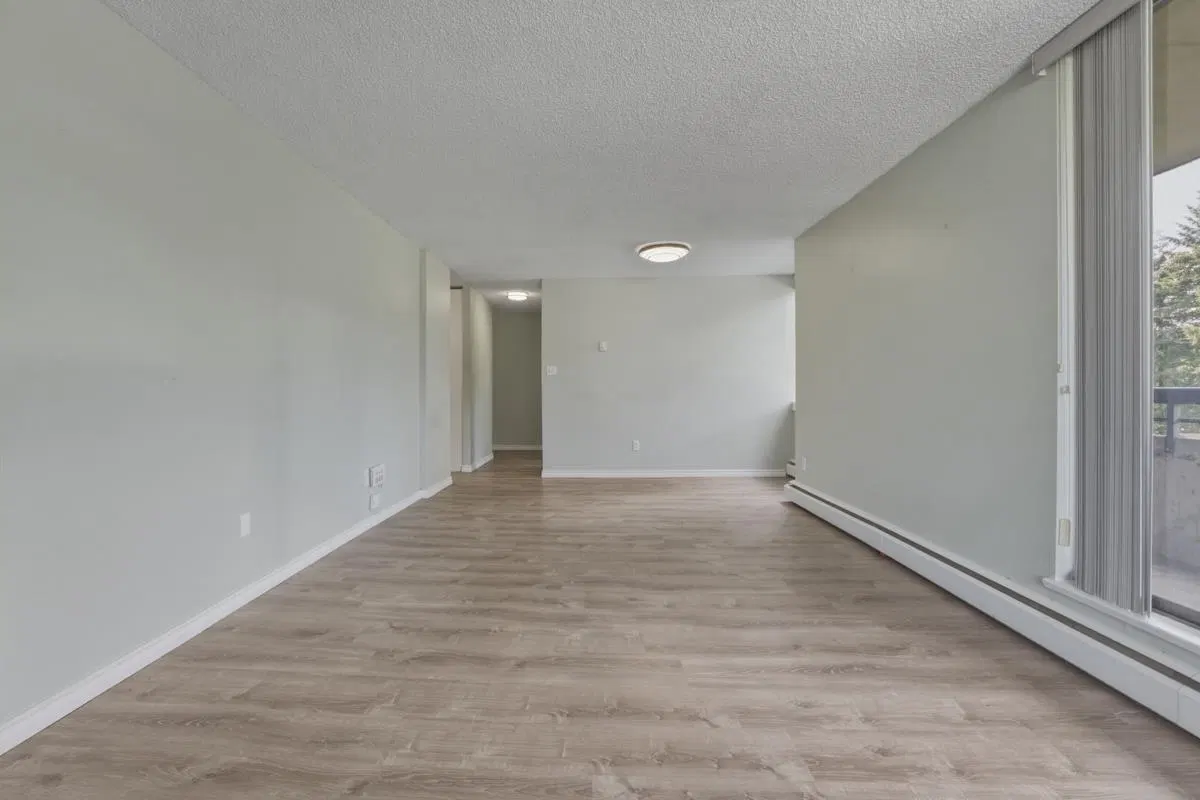 Photo 4 of 31 at #302 – 3755 Bartlett Court