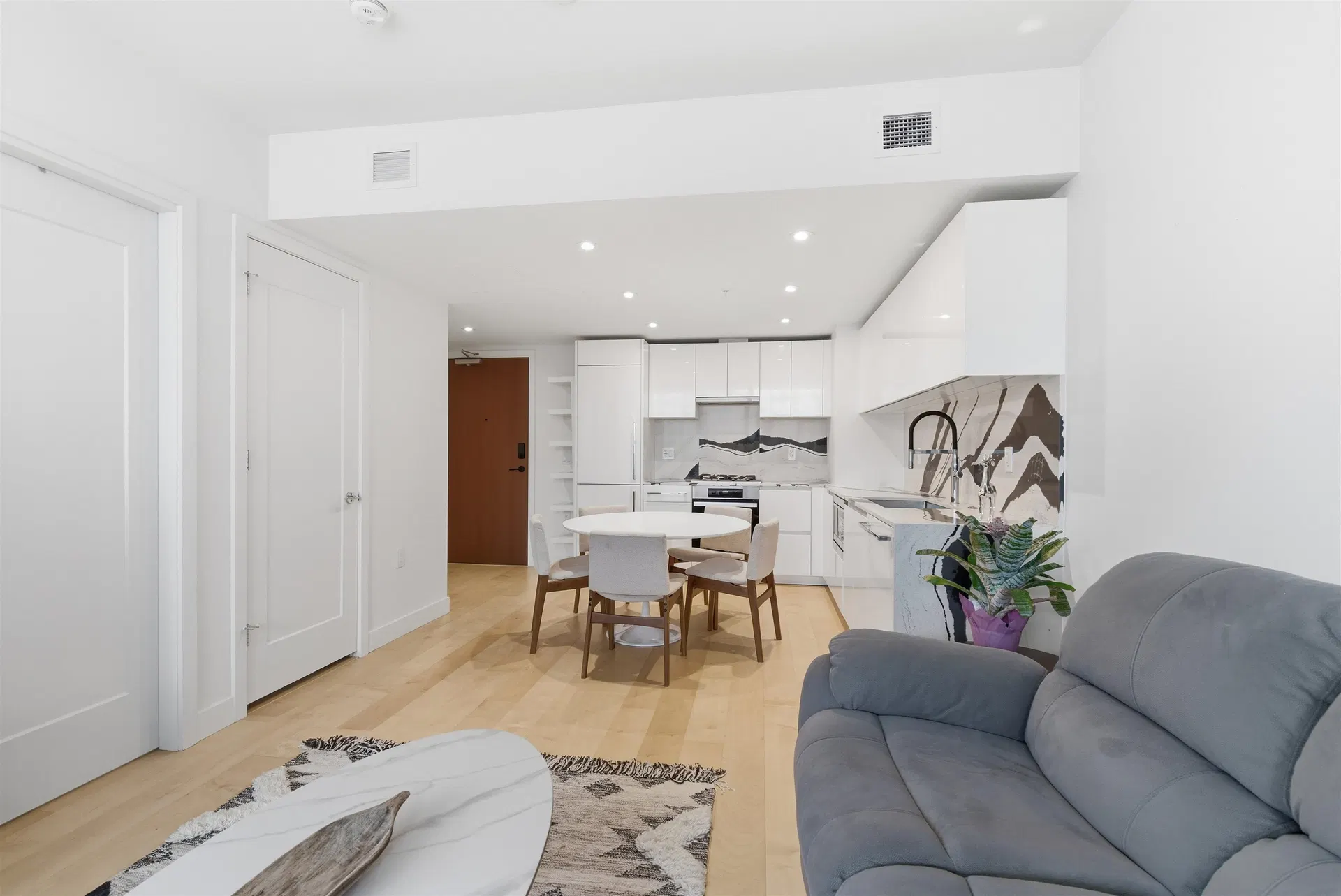 Photo 5 of 39 at #410 – 135 E 13th Street