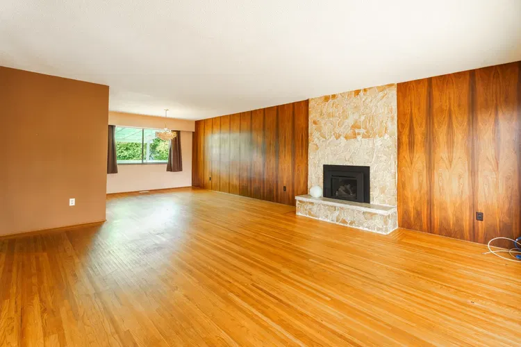 Photo 4 of 32 at 15732 Goggs Avenue