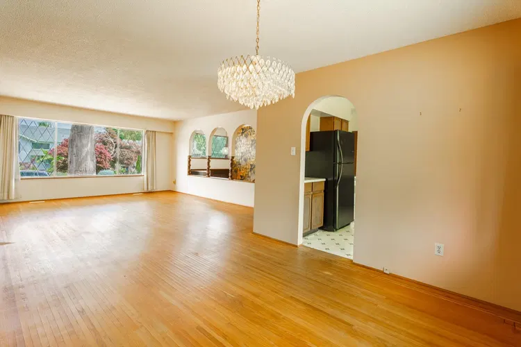 Photo 5 of 32 at 15732 Goggs Avenue