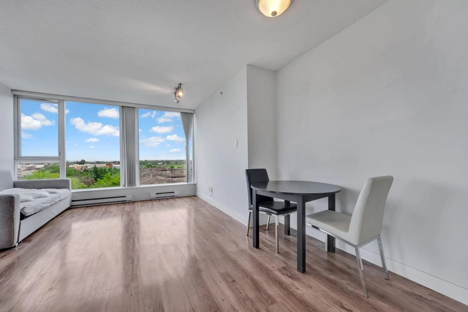 Photo 3 of 28 at #1103 – 5028 Kwantlen Street