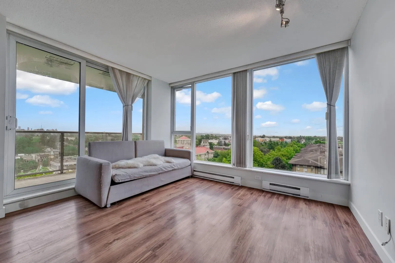 Photo 4 of 28 at #1103 – 5028 Kwantlen Street