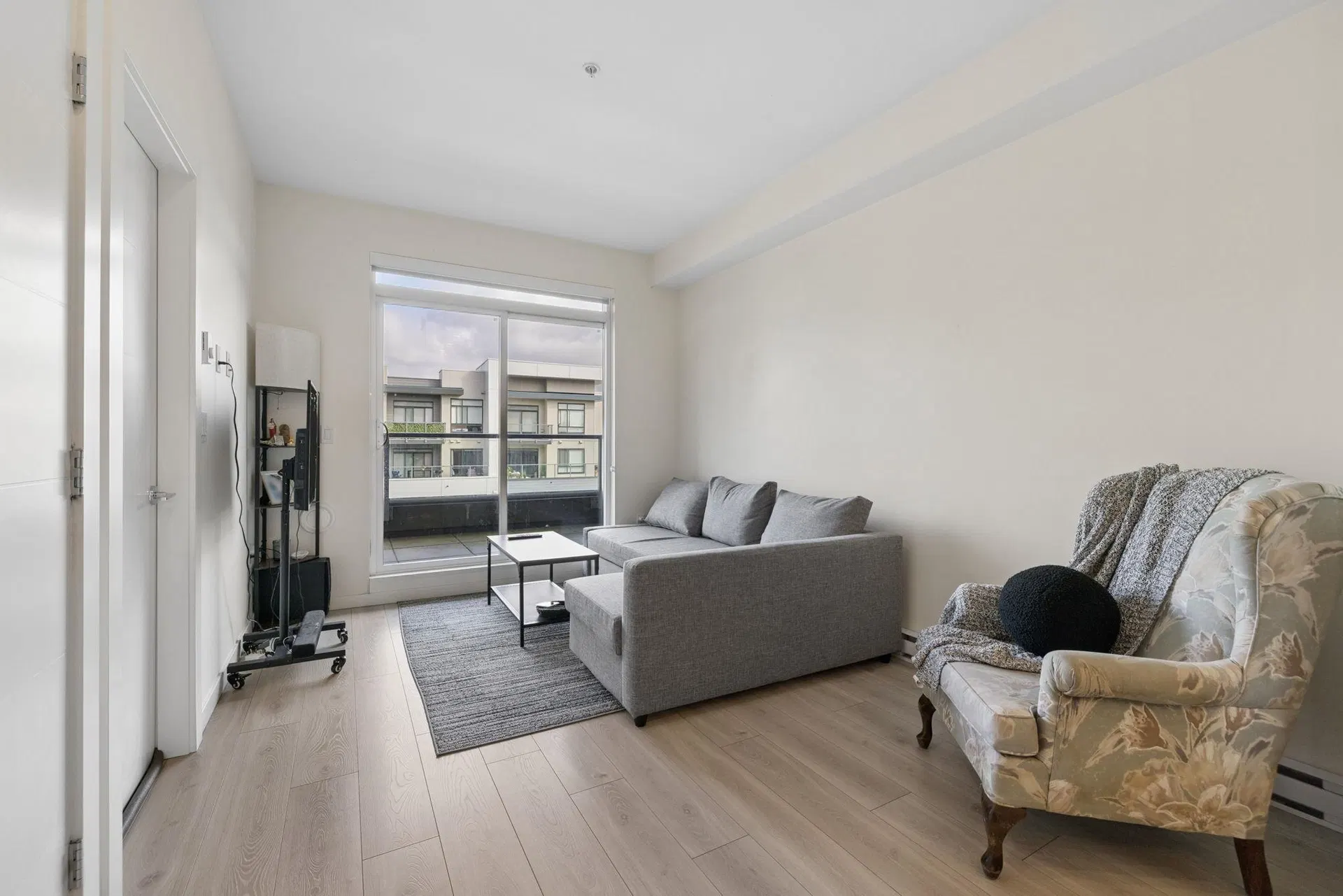 Photo 3 of 36 at #504 – 7920 206 Street