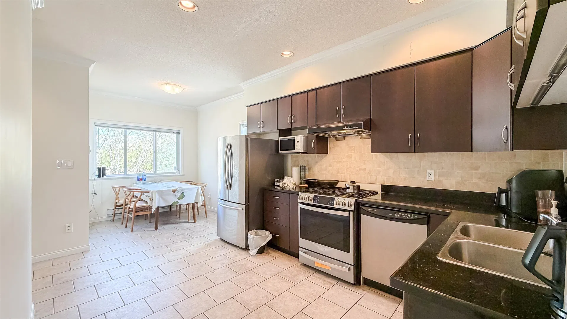 Photo 3 of 22 at #1 – 9420 Ferndale Road