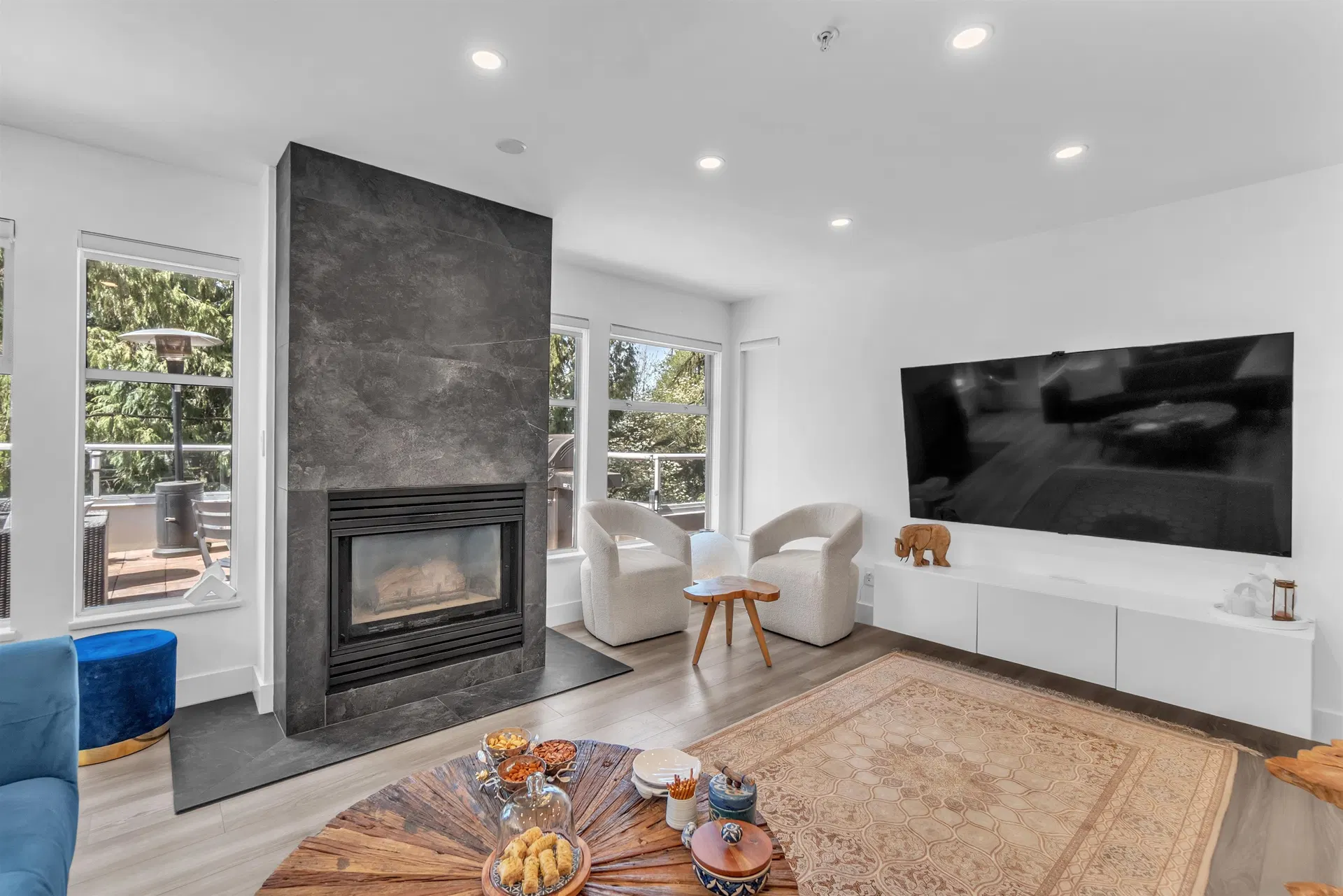 Photo 4 of 36 at #8 – 2425 Edgemont Boulevard