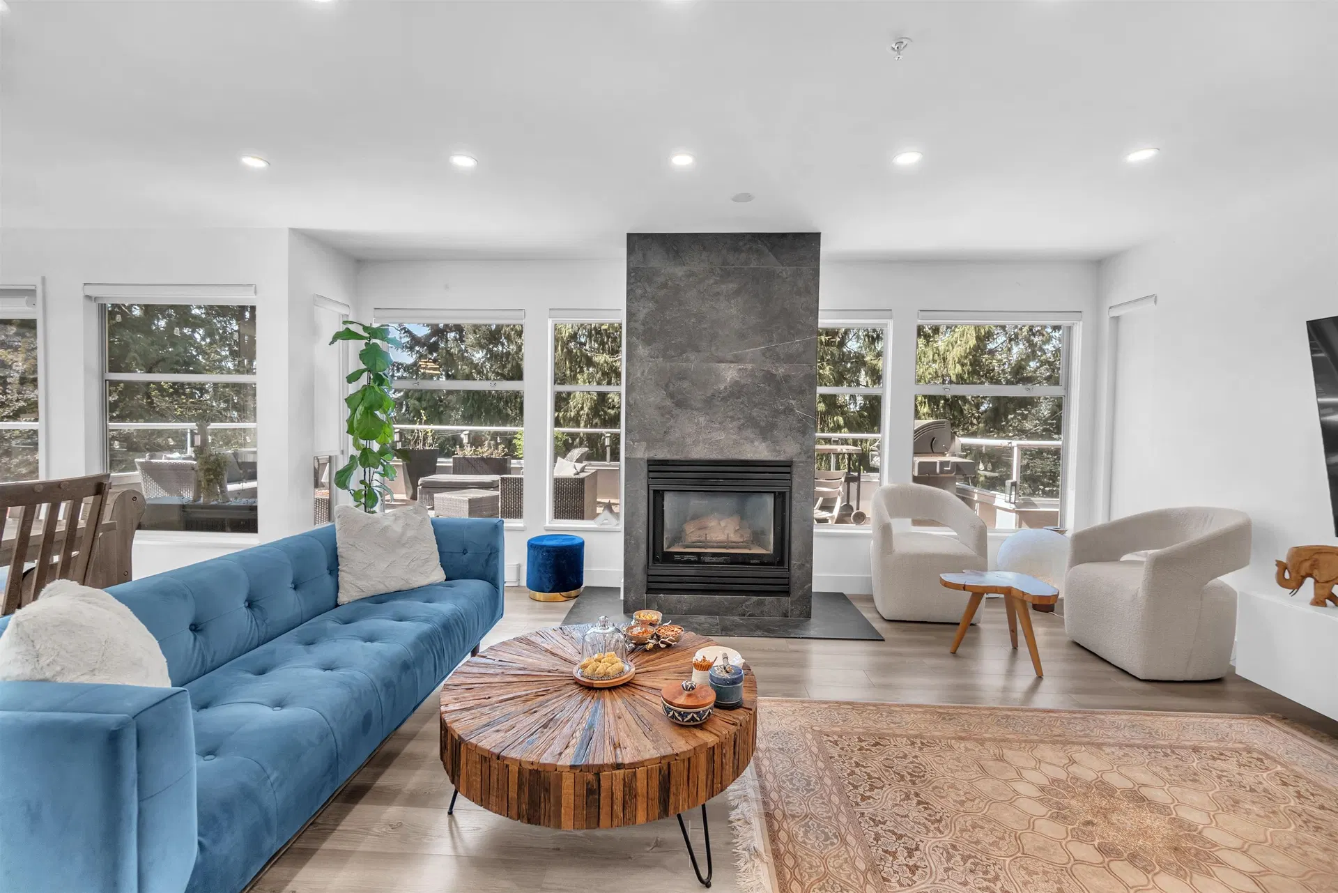Photo 5 of 36 at #8 – 2425 Edgemont Boulevard