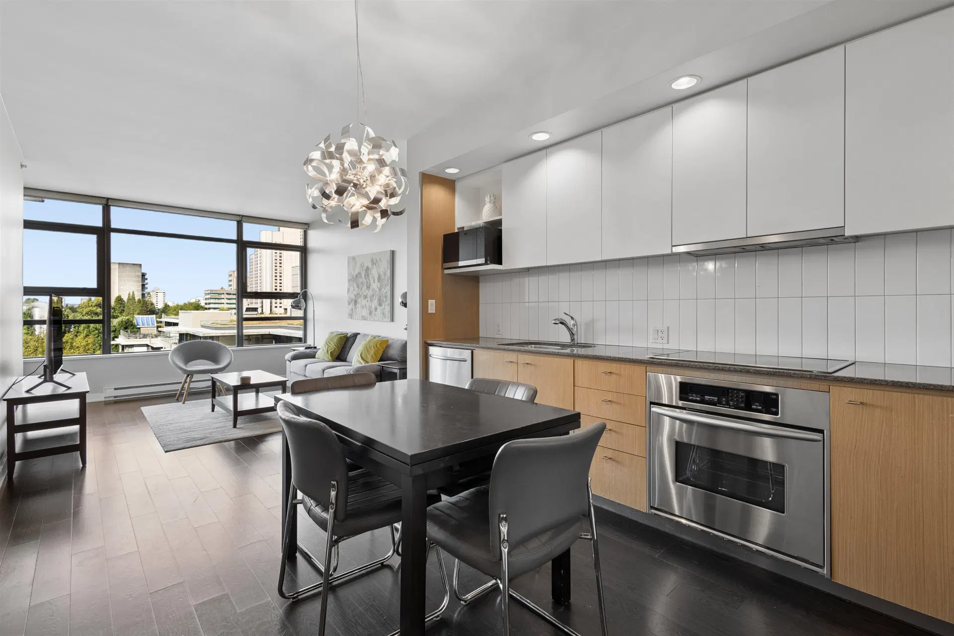 Photo 5 of 22 at #701 – 2851 Heather Street