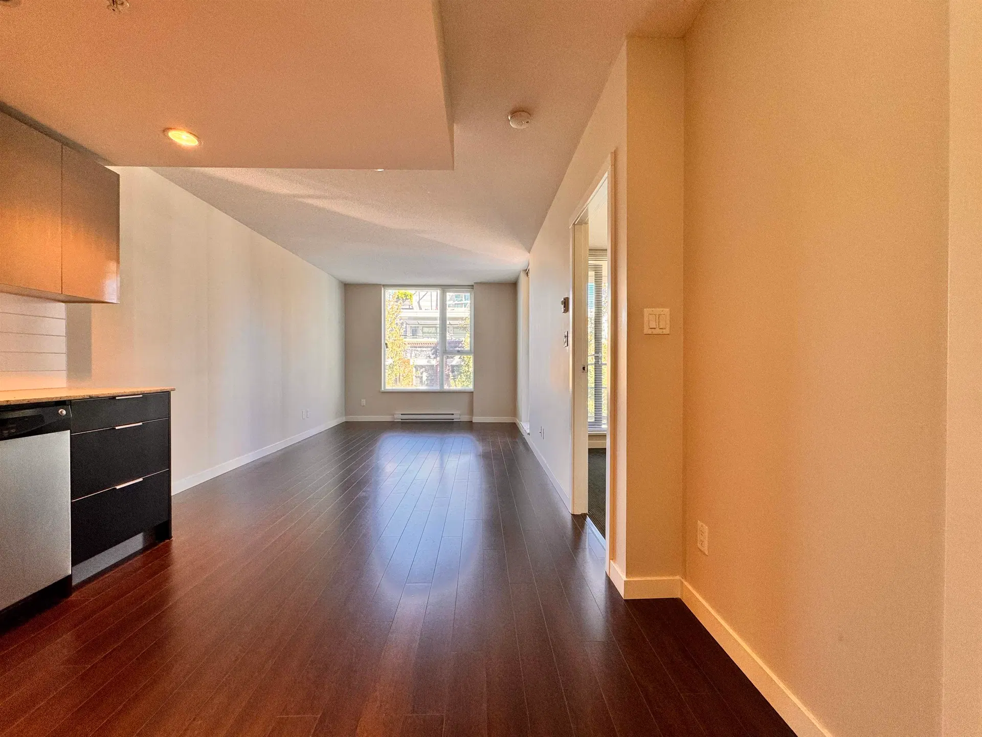 Photo 4 of 16 at #511 – 1919 Wylie Street