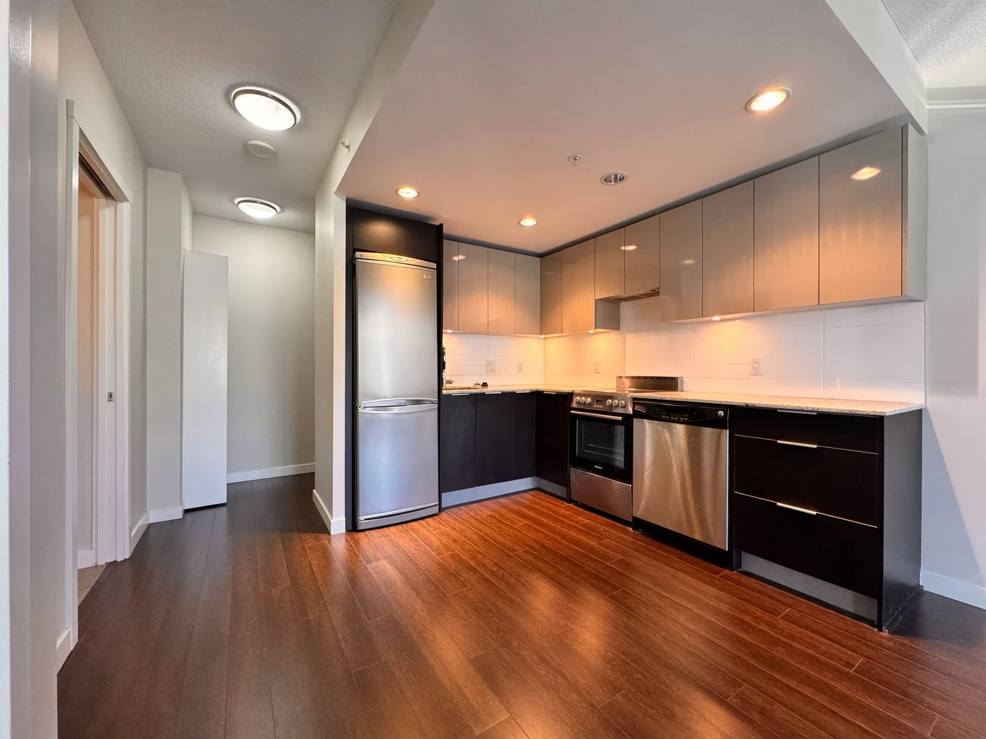 Photo 5 of 16 at #511 – 1919 Wylie Street