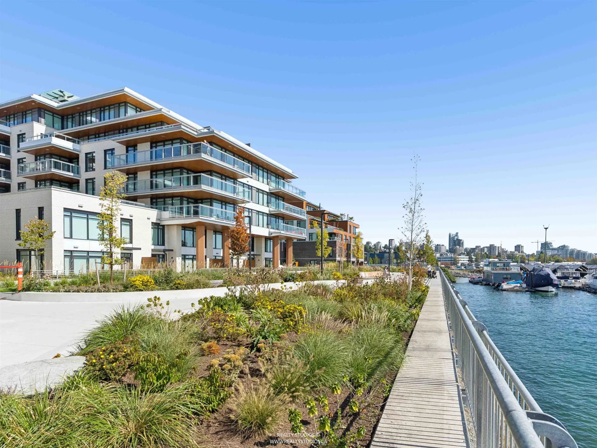 #302 – 777 Harbour Way