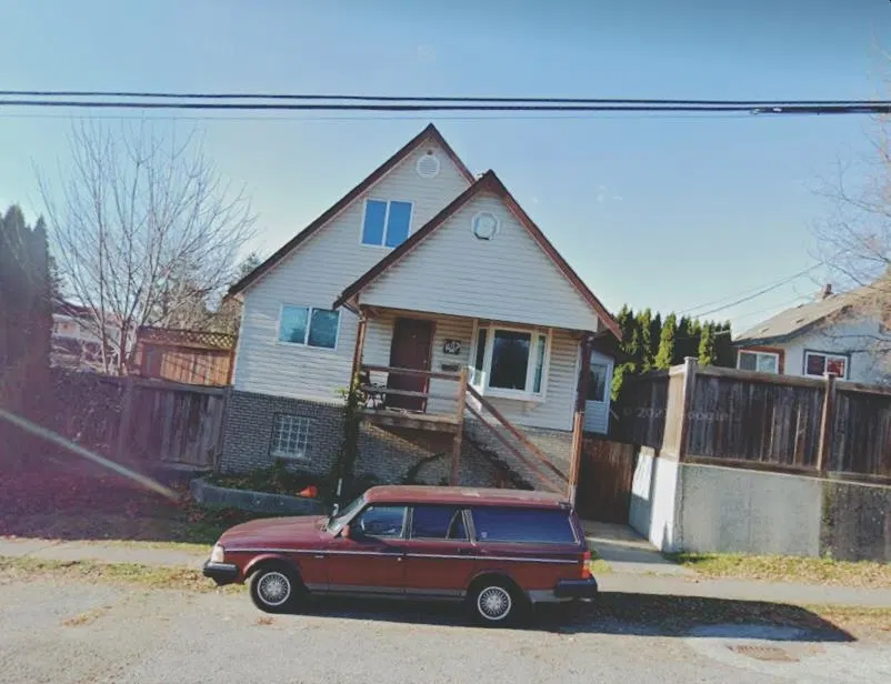 Photo 2 of 6 at 1403 Gilmore Avenue