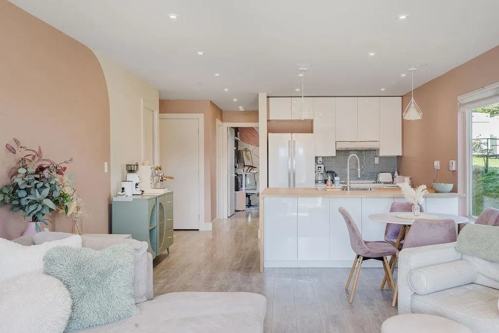 Photo 1 of 29 at #1 – 622 Farnham Road