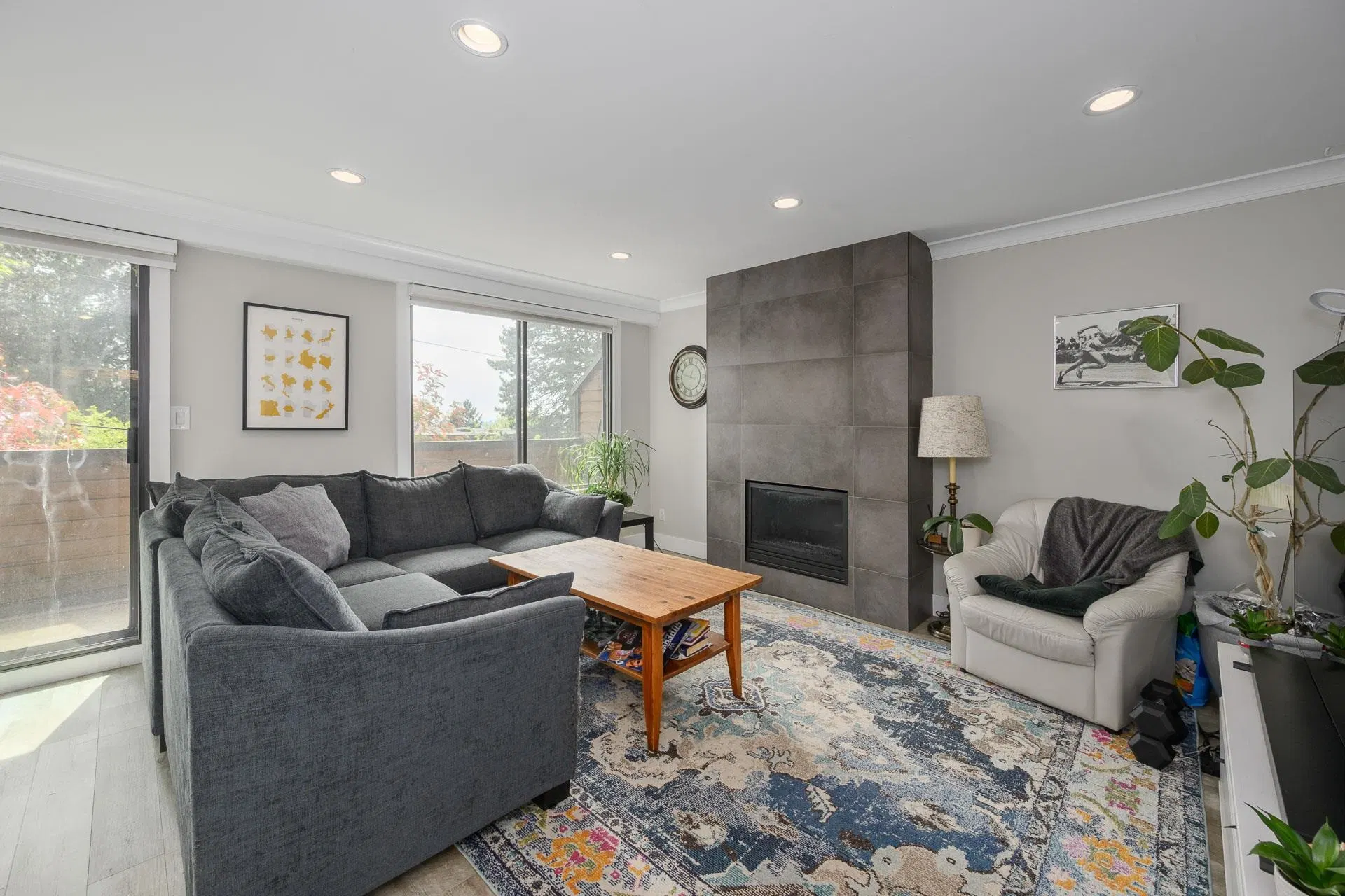 Photo 2 of 39 at 3201 Lonsdale Avenue