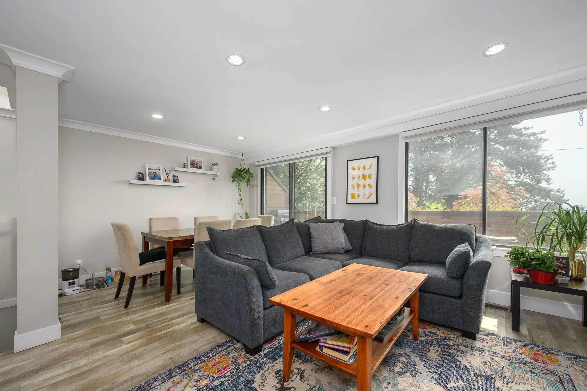 Photo 3 of 39 at 3201 Lonsdale Avenue
