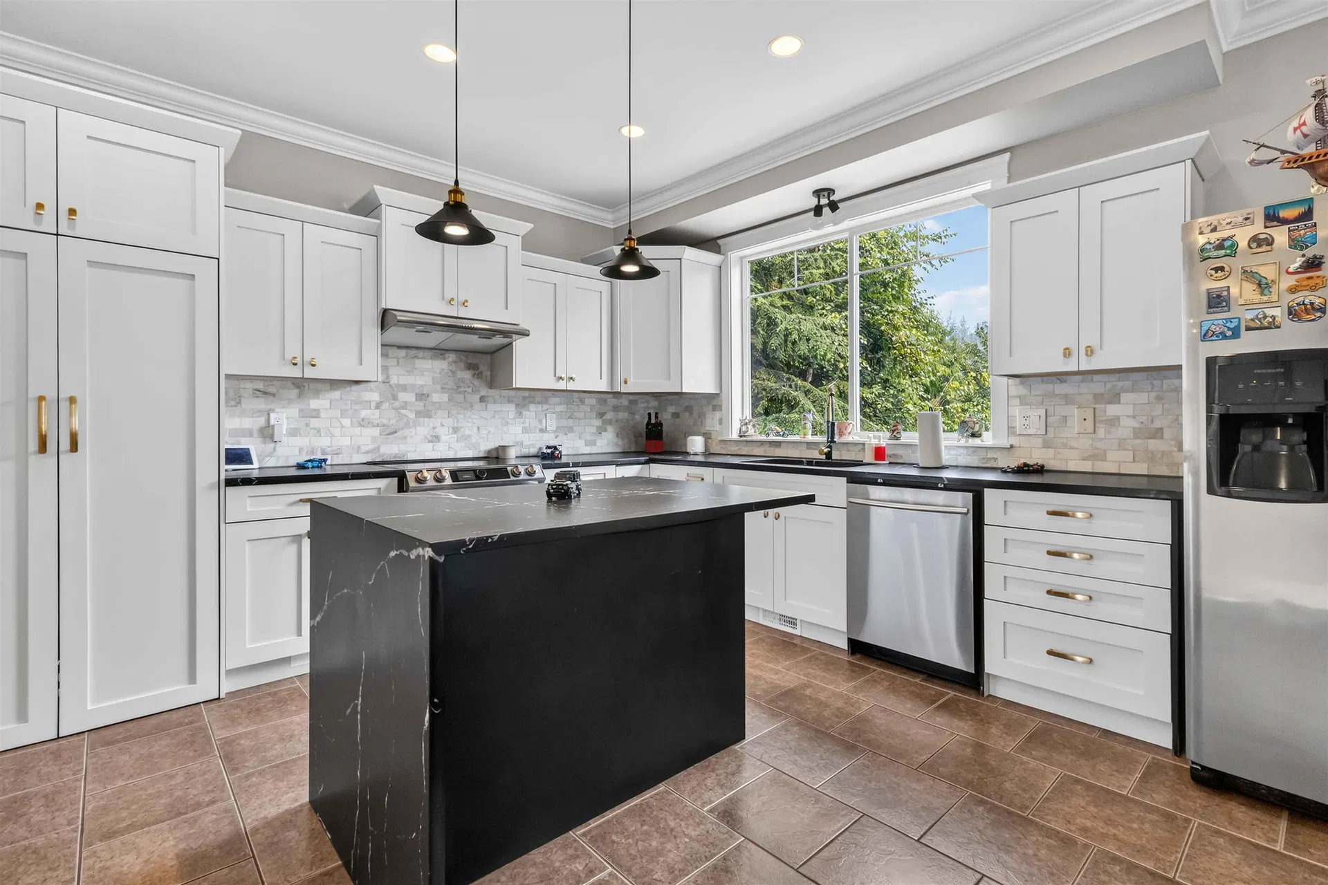 Photo 4 of 39 at 7250 Marble Hill Road