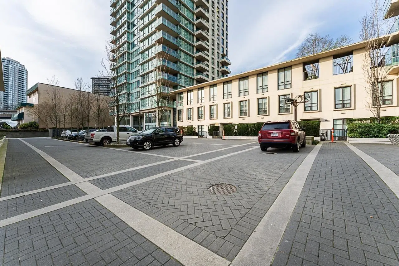 Photo 4 of 38 at #905 – 2232 Douglas Road