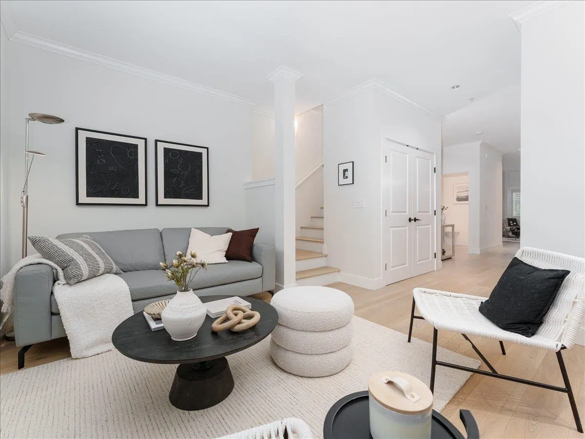Photo 3 of 27 at 4448 W 8th Avenue