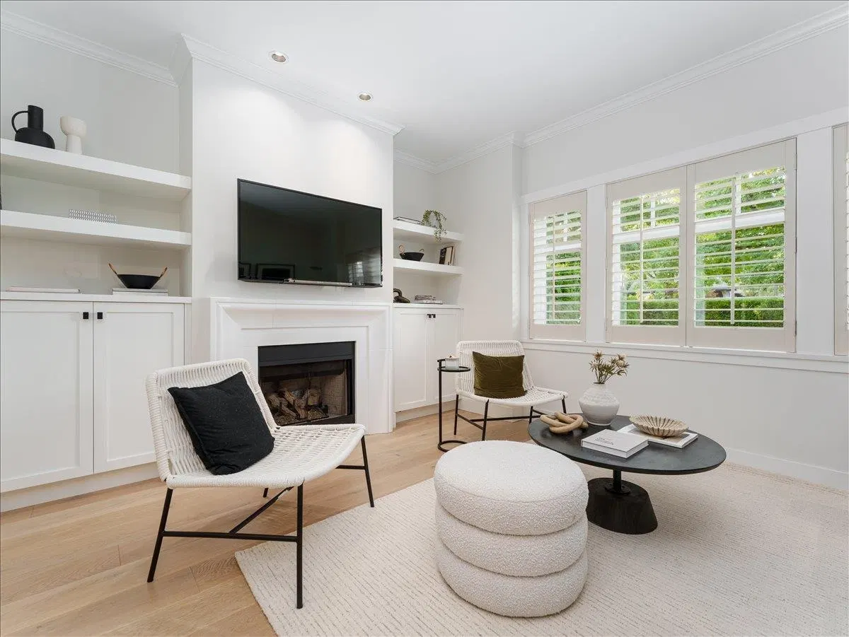Photo 4 of 27 at 4448 W 8th Avenue
