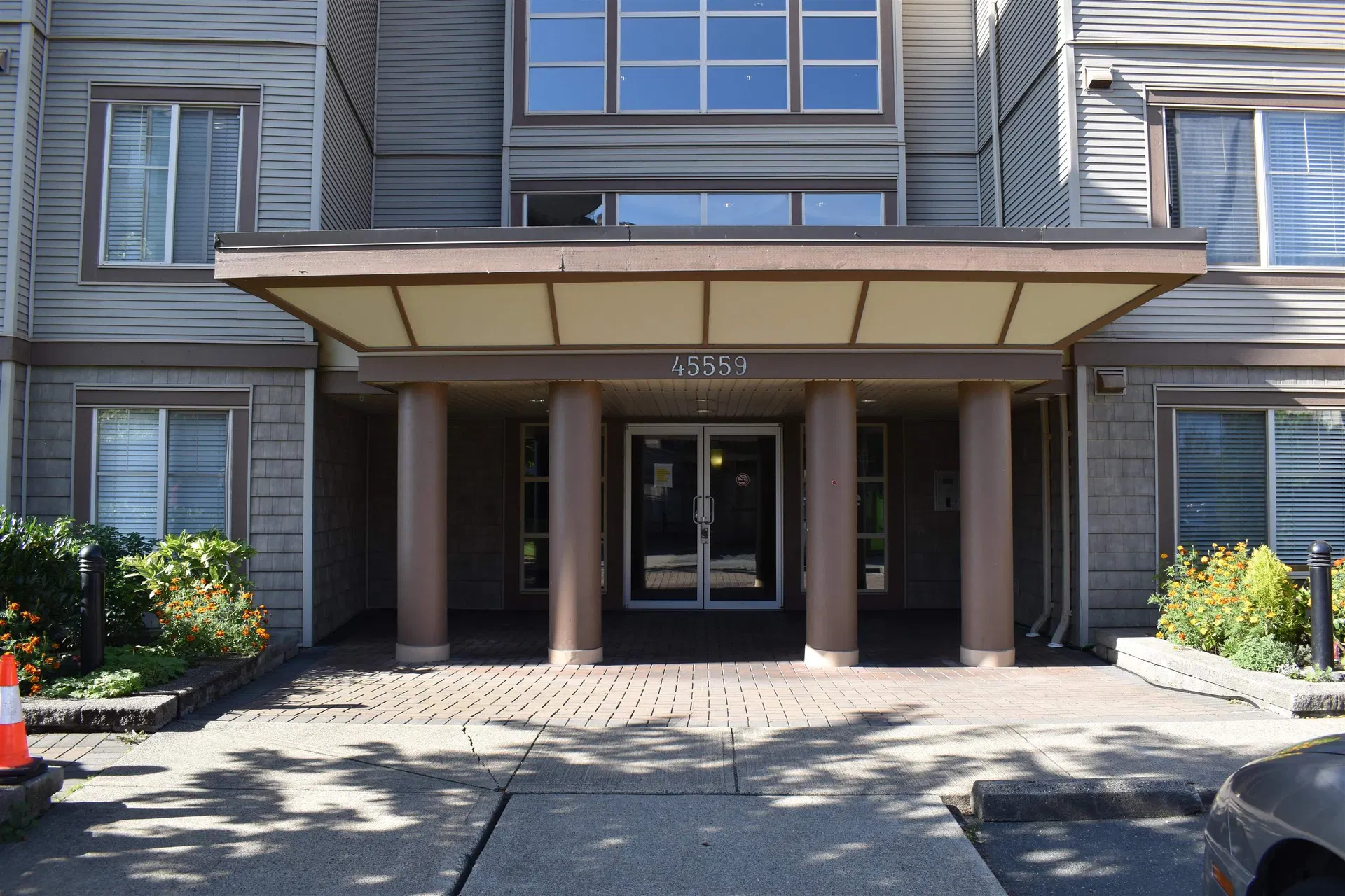 Photo 1 of 7 at #402 – 45559 Yale Road
