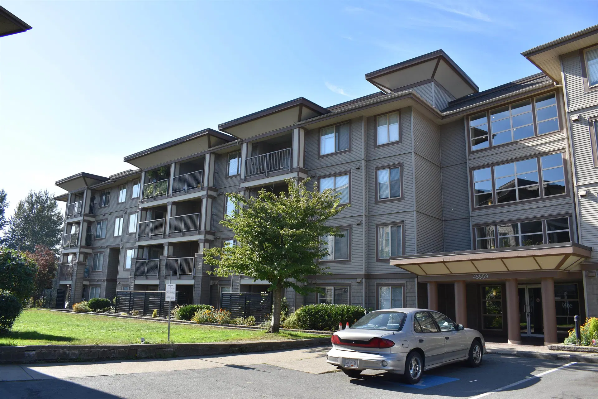 Photo 2 of 7 at #402 – 45559 Yale Road