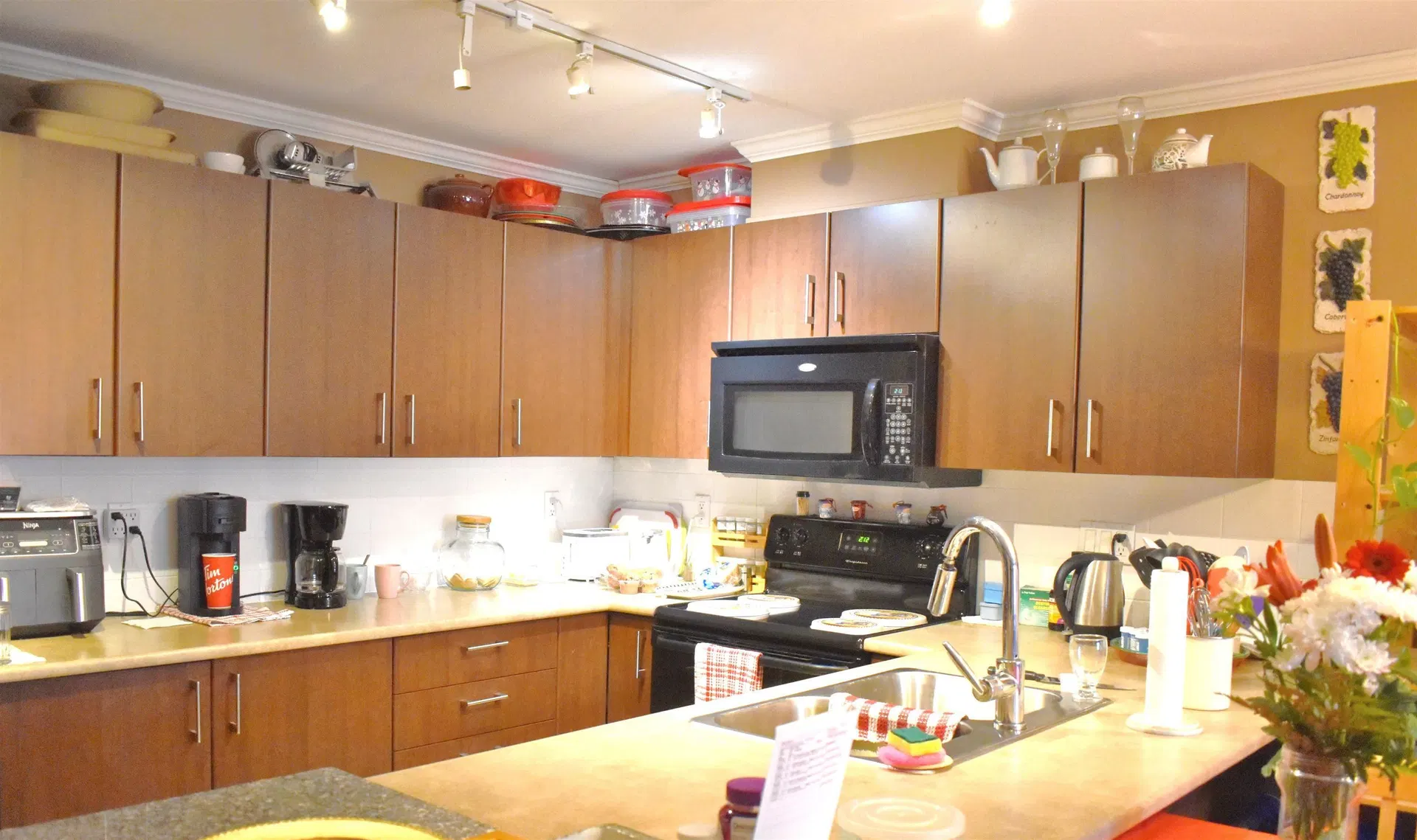 Photo 3 of 7 at #402 – 45559 Yale Road