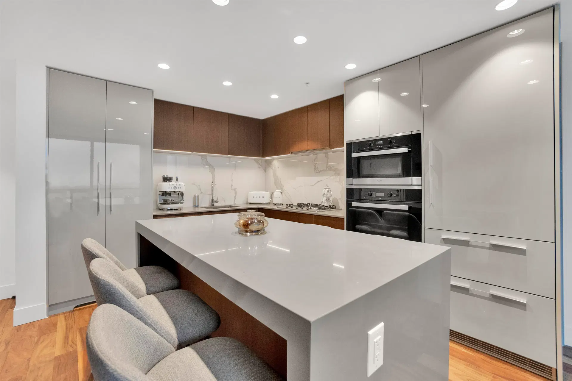 Photo 3 of 39 at #1302 – 1675 Lions Gate Lane