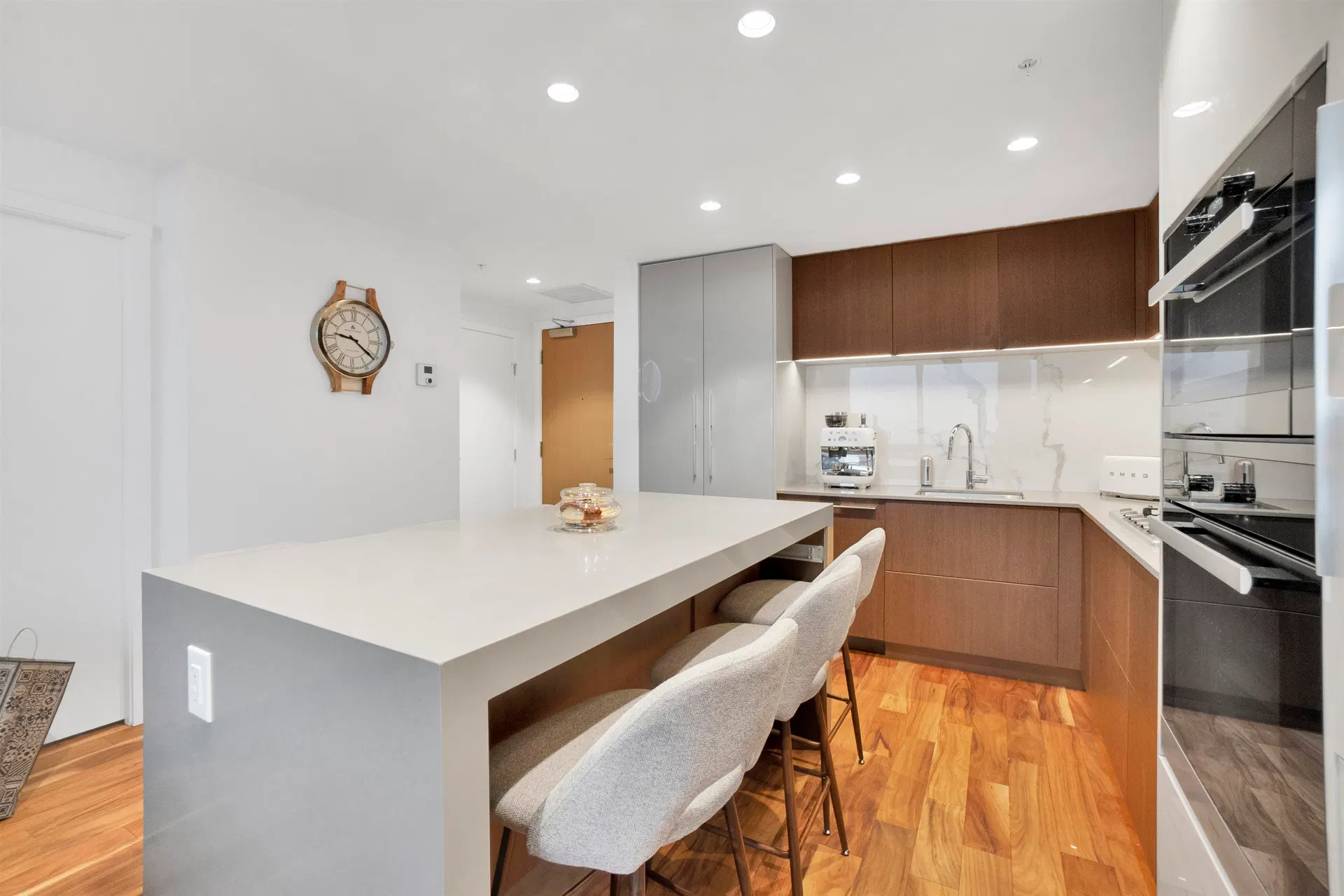Photo 5 of 39 at #1302 – 1675 Lions Gate Lane