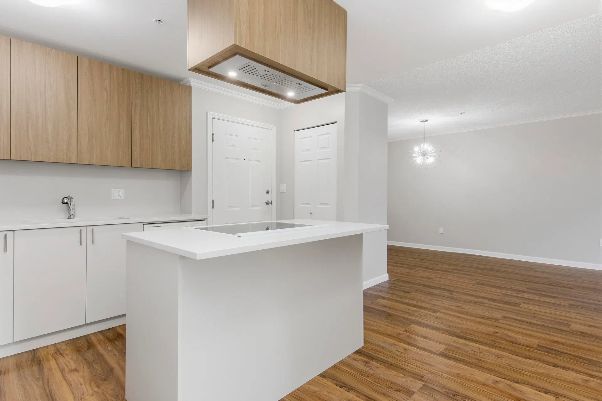 Photo 2 of 31 at B105 – 40120 Willow Crescent