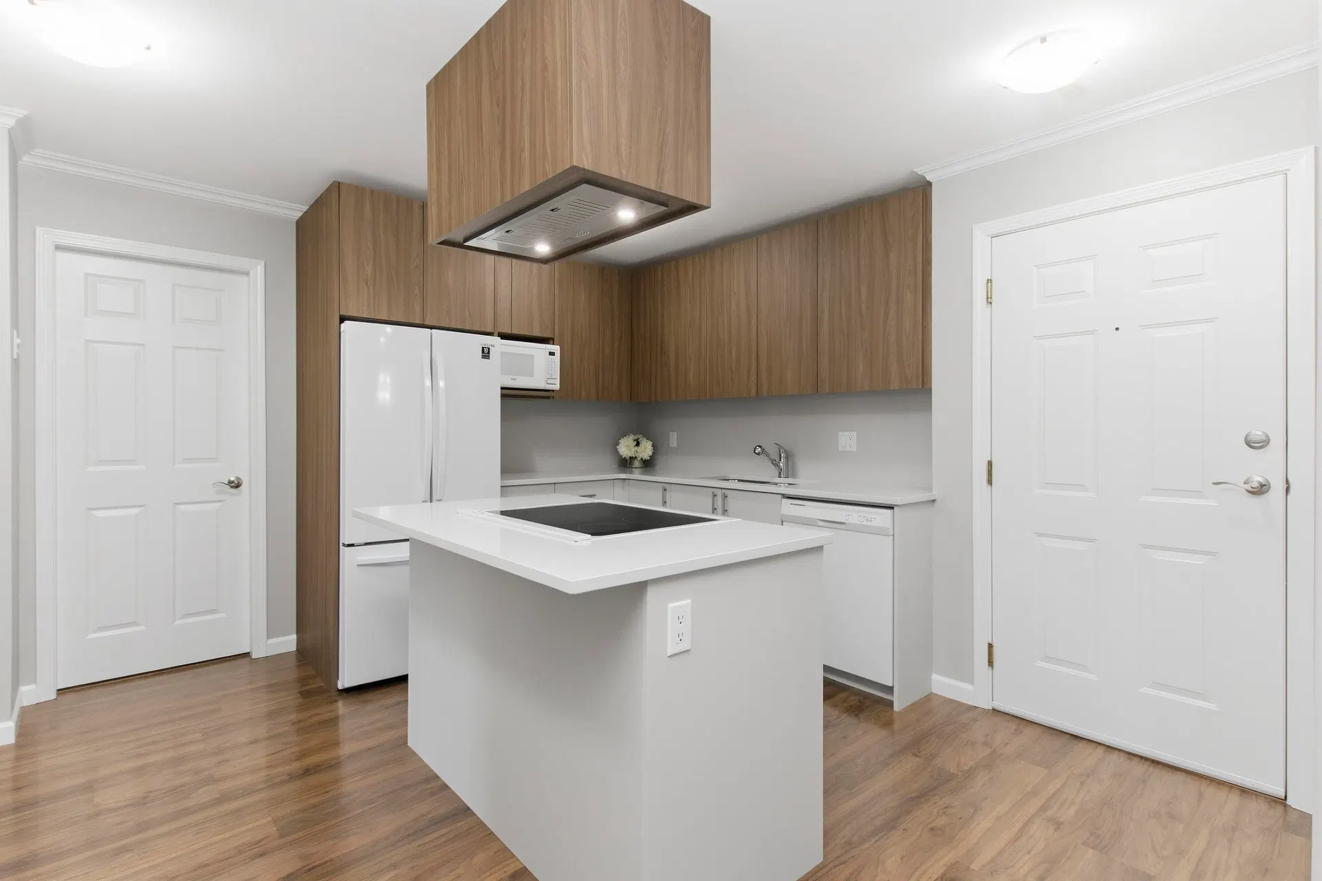 Photo 4 of 31 at B105 – 40120 Willow Crescent