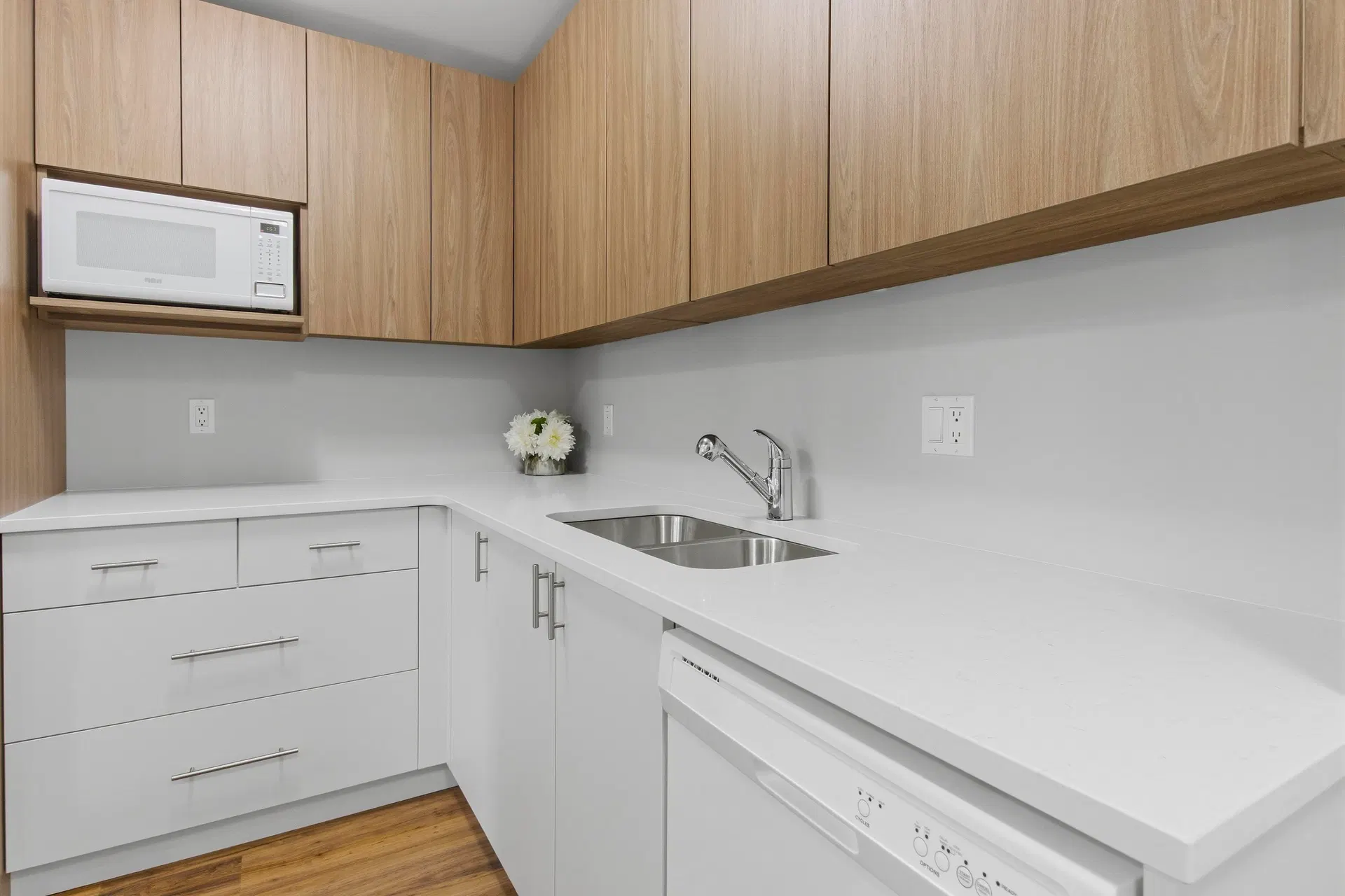 Photo 5 of 31 at B105 – 40120 Willow Crescent