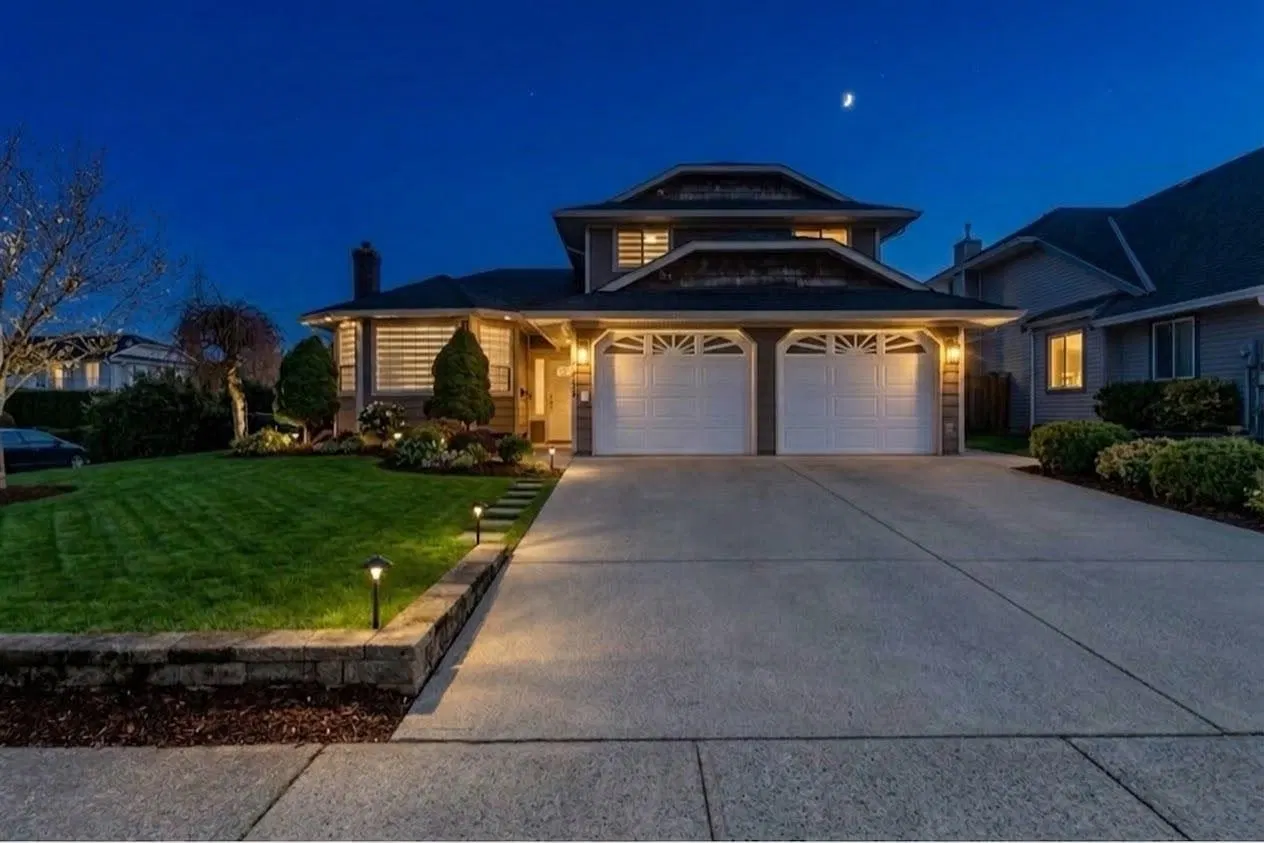 Photo 2 of 5 at 32066 Sorrento Avenue