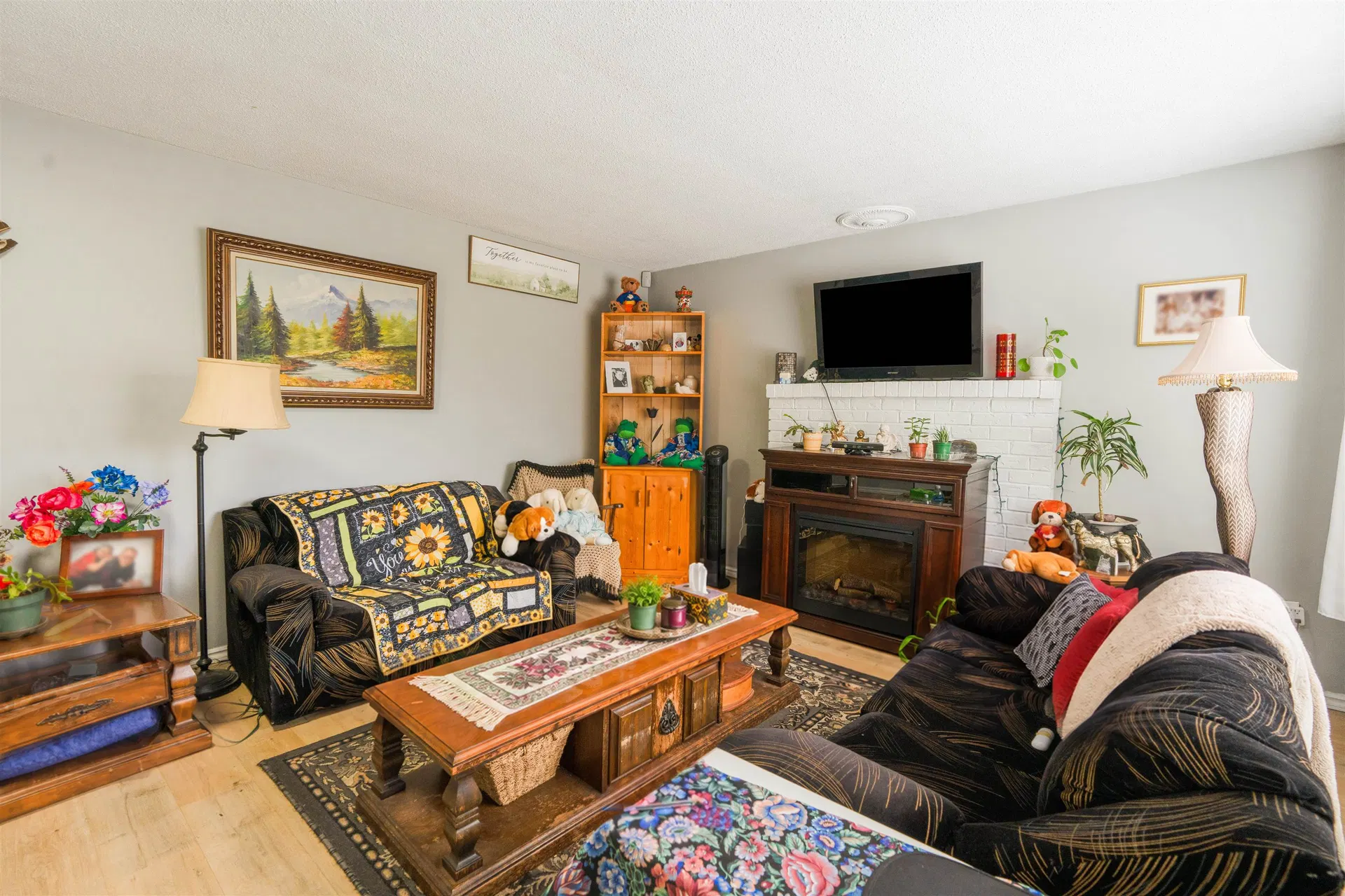 Photo 4 of 19 at 4567 202 Street