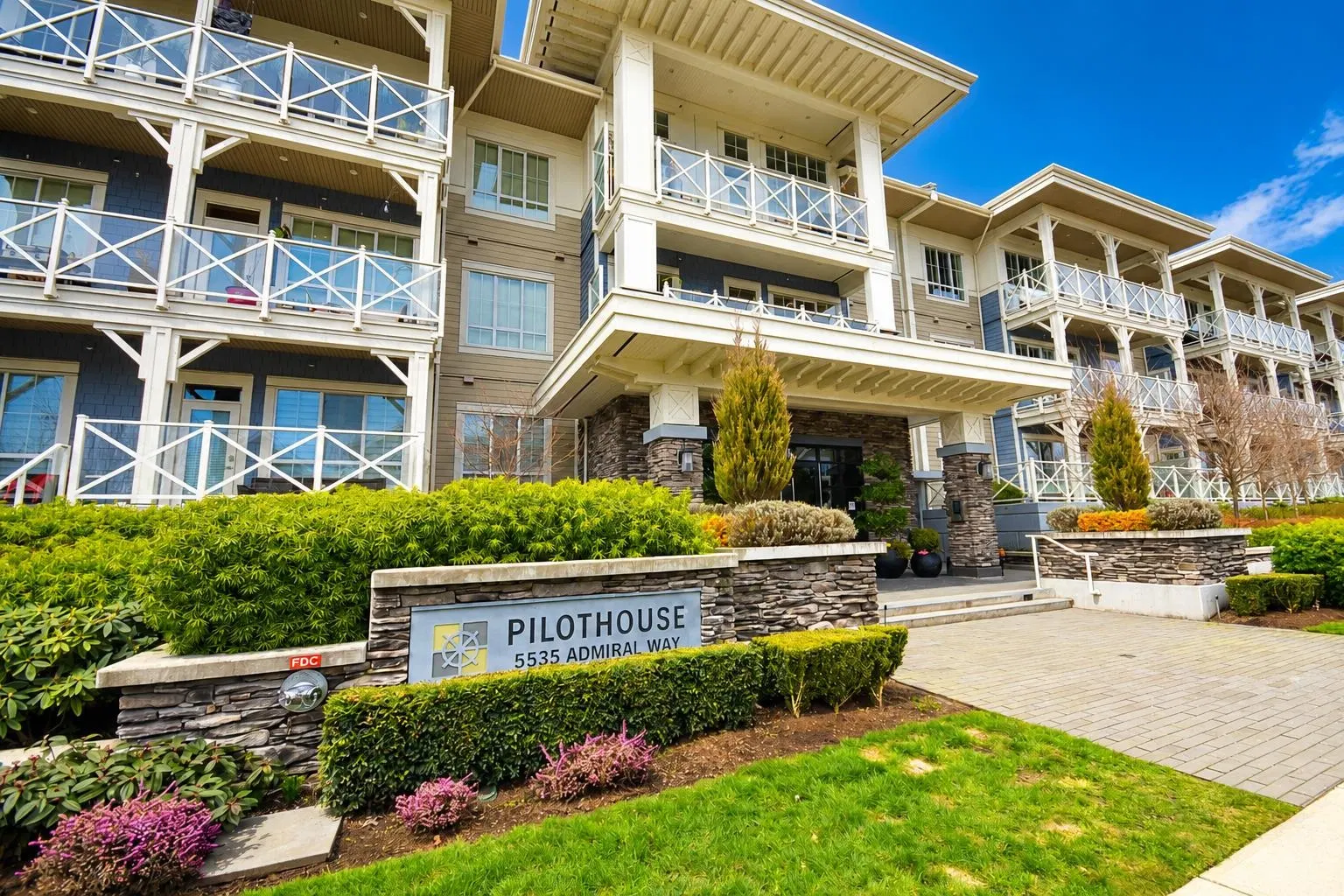 #229 – 5535 Admiral Way