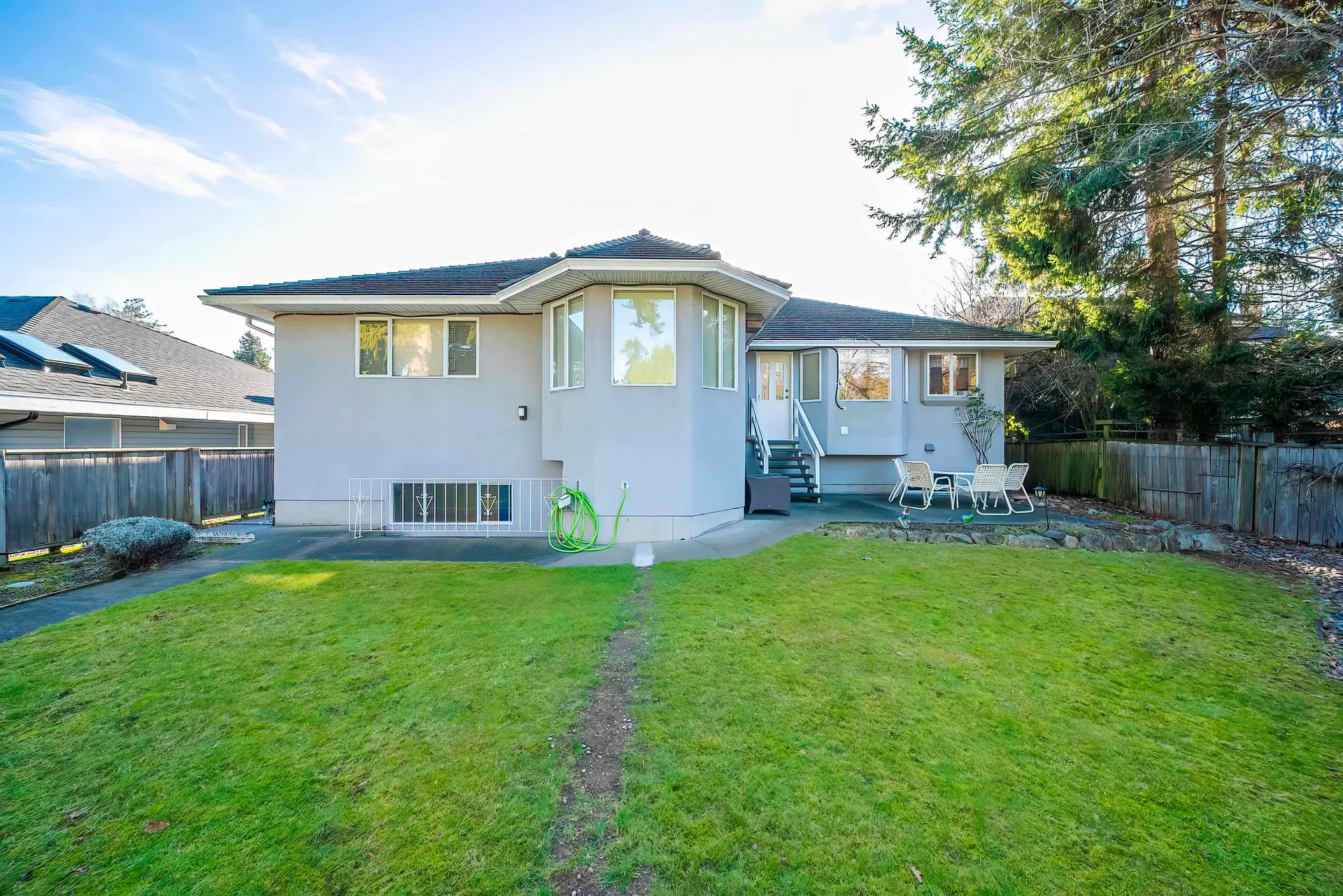 Photo 3 of 40 at 4837 8a Avenue