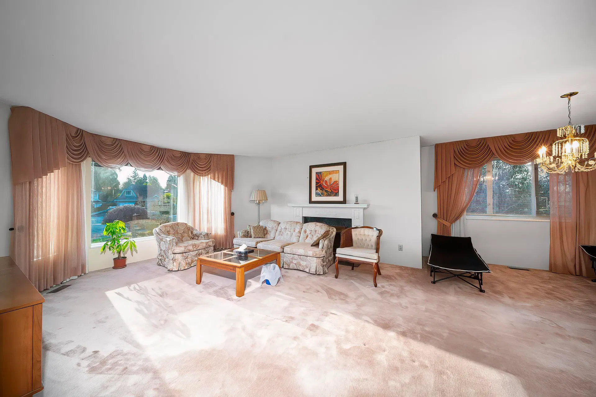 Photo 4 of 40 at 4837 8a Avenue