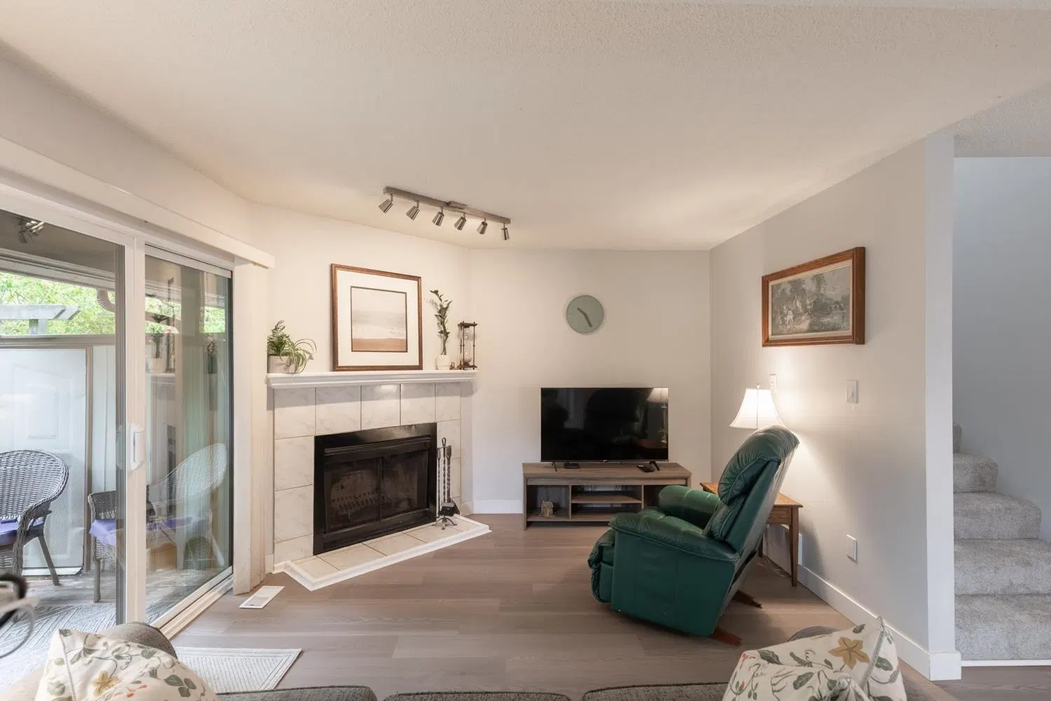 Photo 3 of 25 at #19 – 1174 Inlet Street
