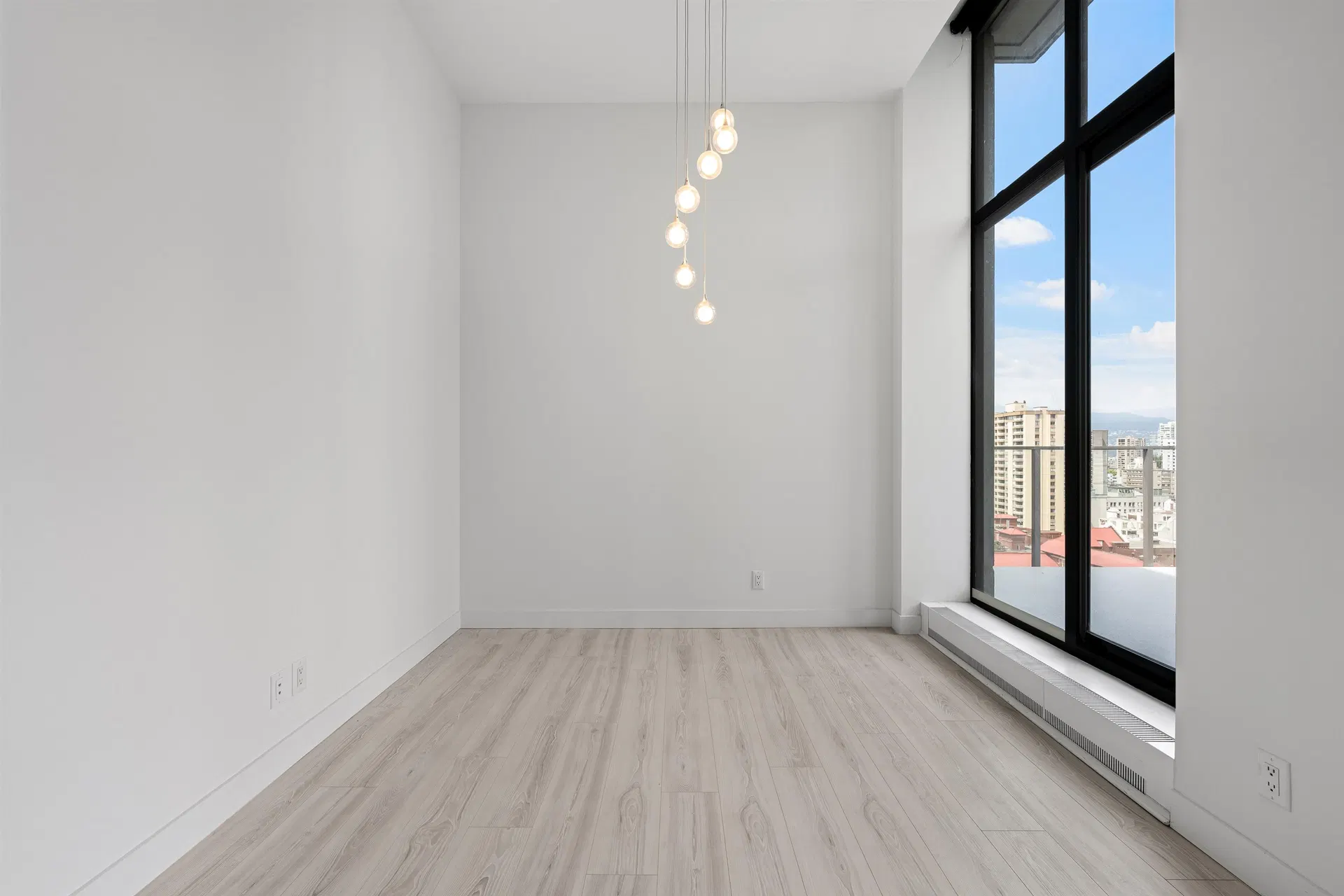 Photo 4 of 25 at #2105 – 1133 Hornby Street