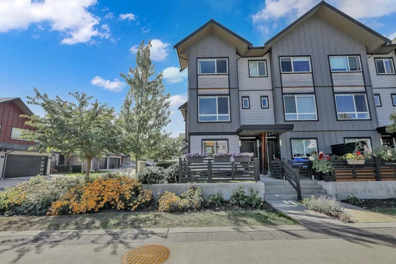 Photo 3 of 40 at #28 – 4408 Cormorant Way