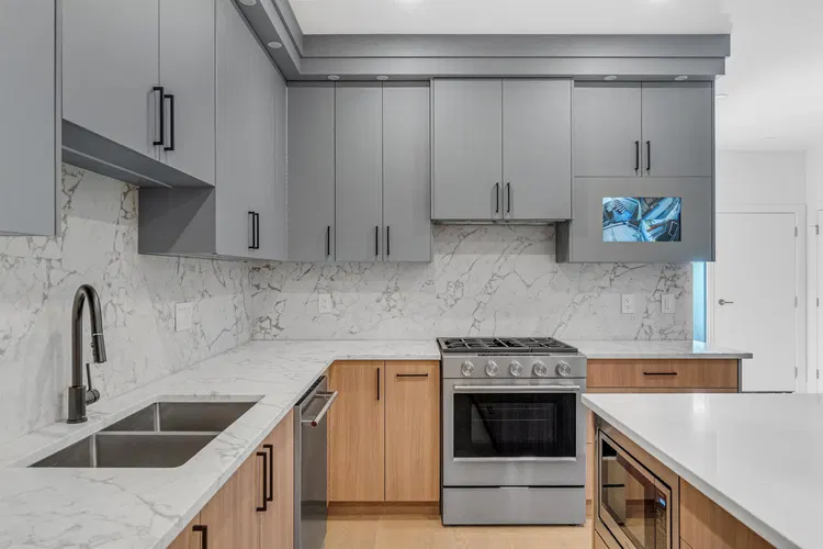 Photo 3 of 20 at #4 – 6176 Elgin Avenue