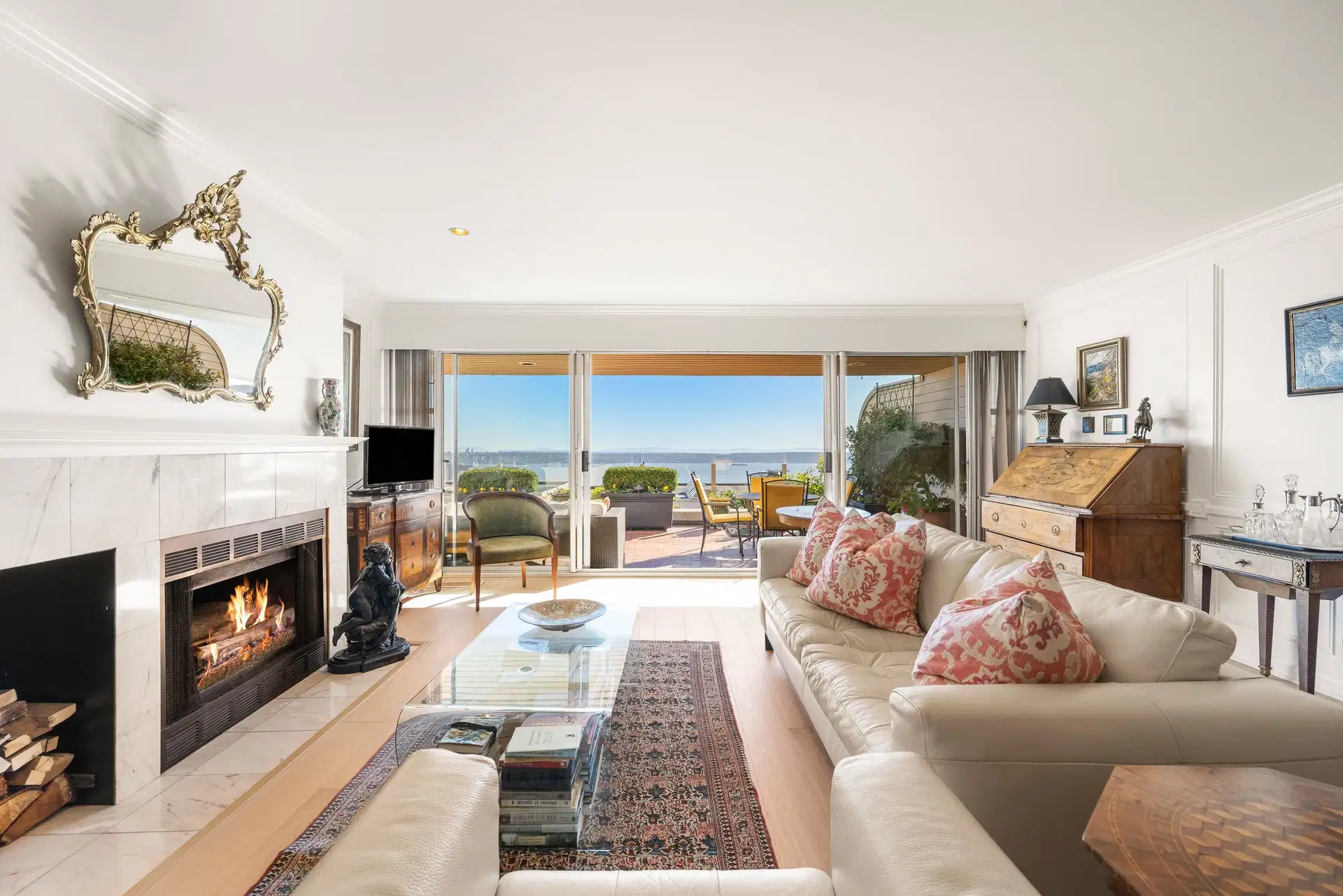 #102 – 2274 Folkestone Way