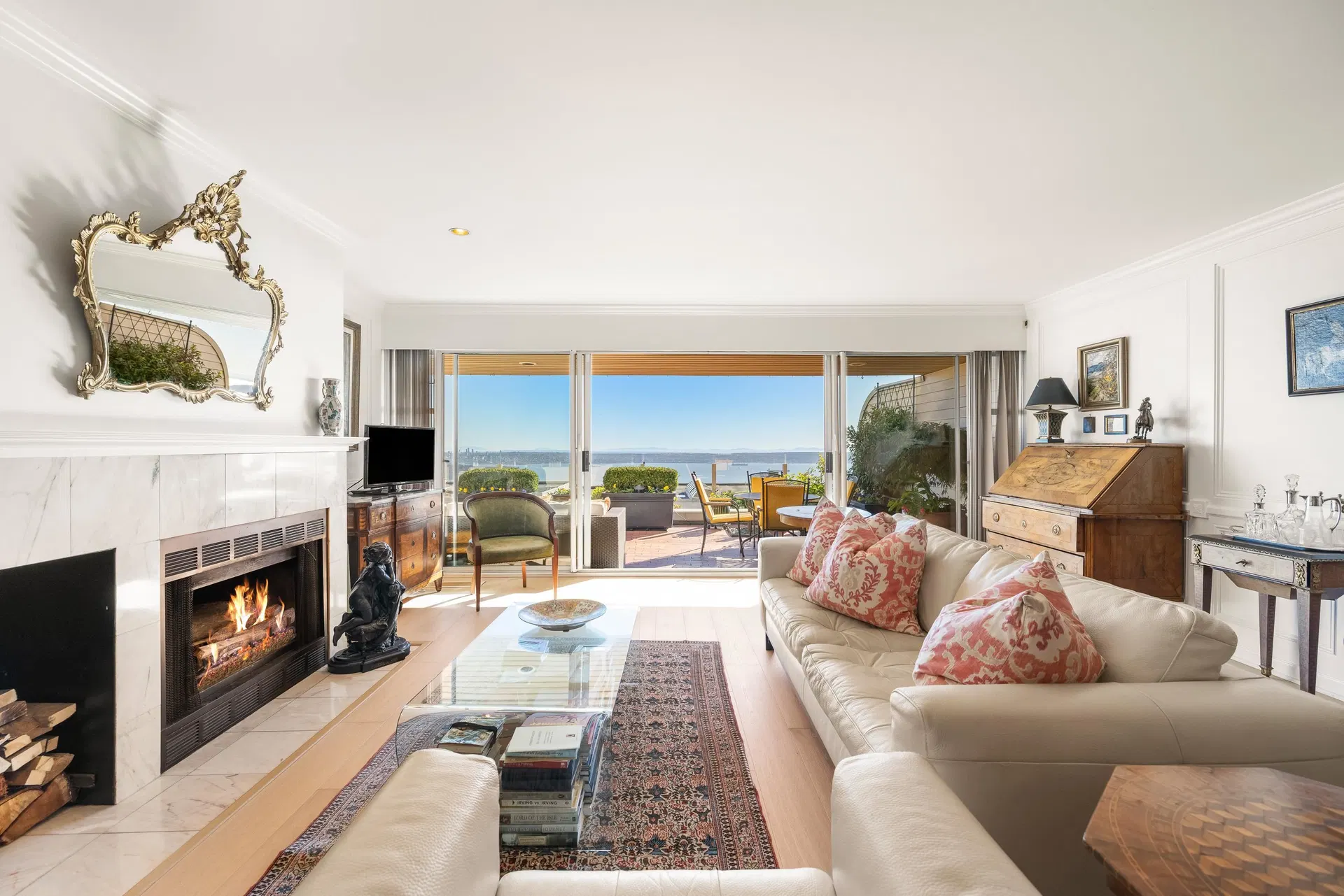 #102 – 2274 Folkestone Way