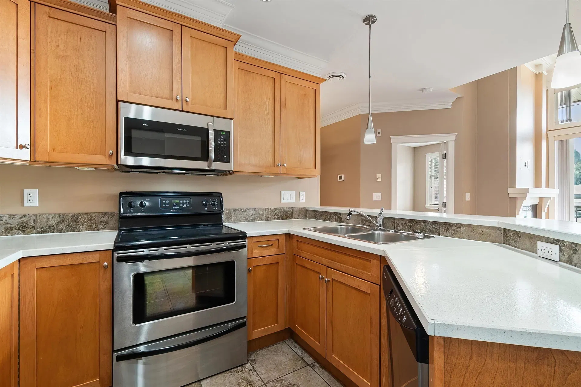 Photo 4 of 27 at #405A – 45595 Tamihi Way