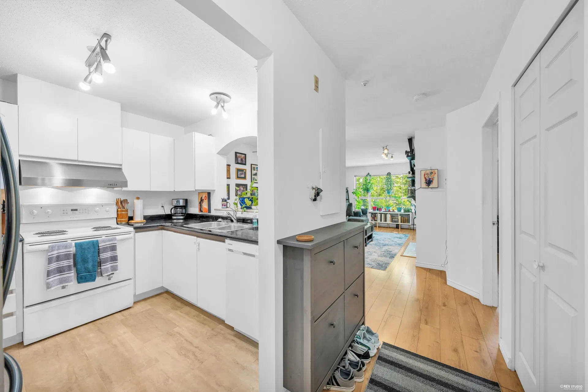 Photo 3 of 34 at #310 – 2990 Princess Crescent