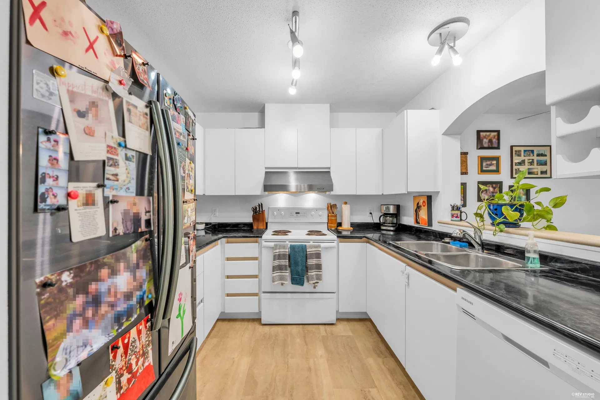 Photo 4 of 34 at #310 – 2990 Princess Crescent