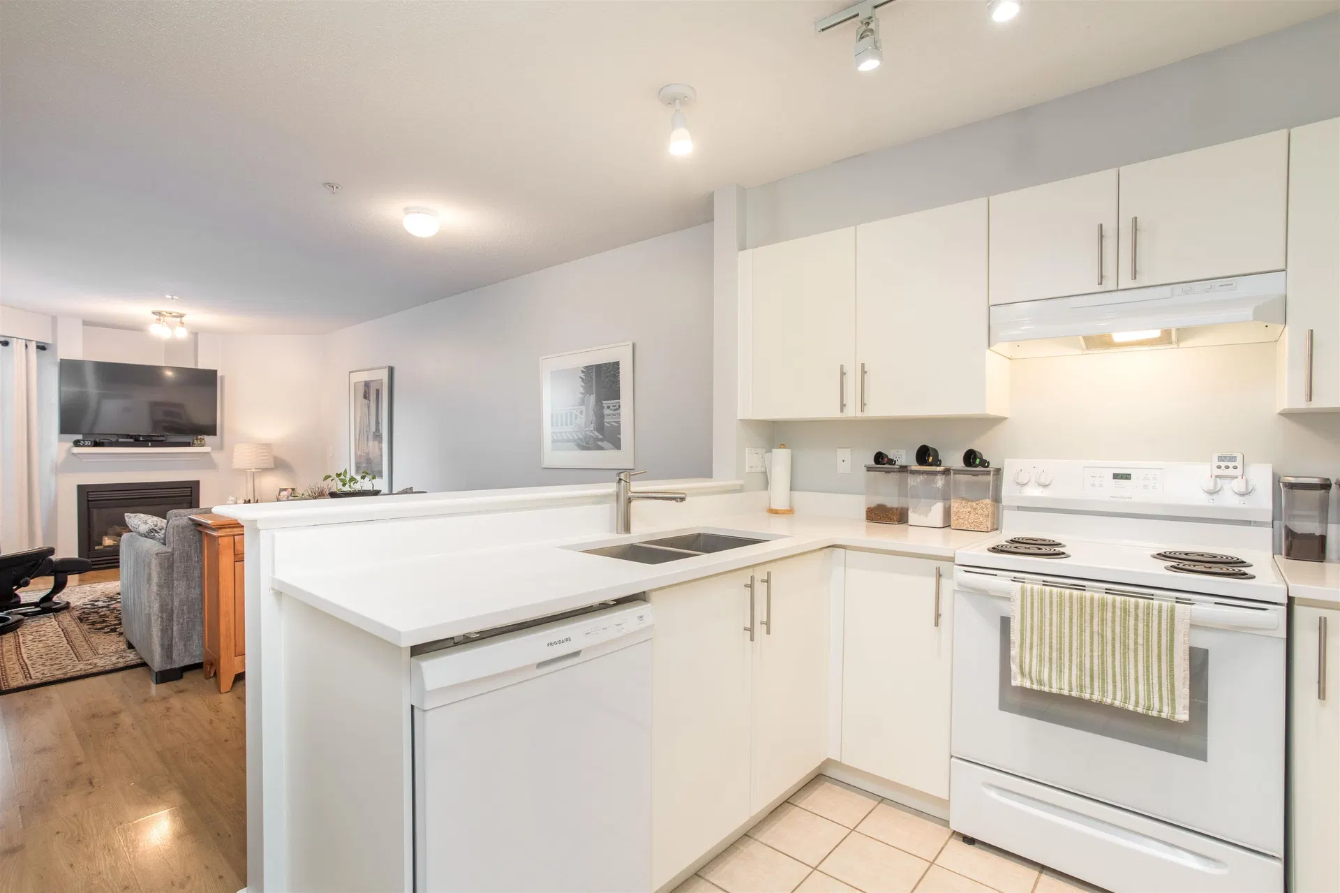 Photo 4 of 26 at #313 – 147 E 1st Street