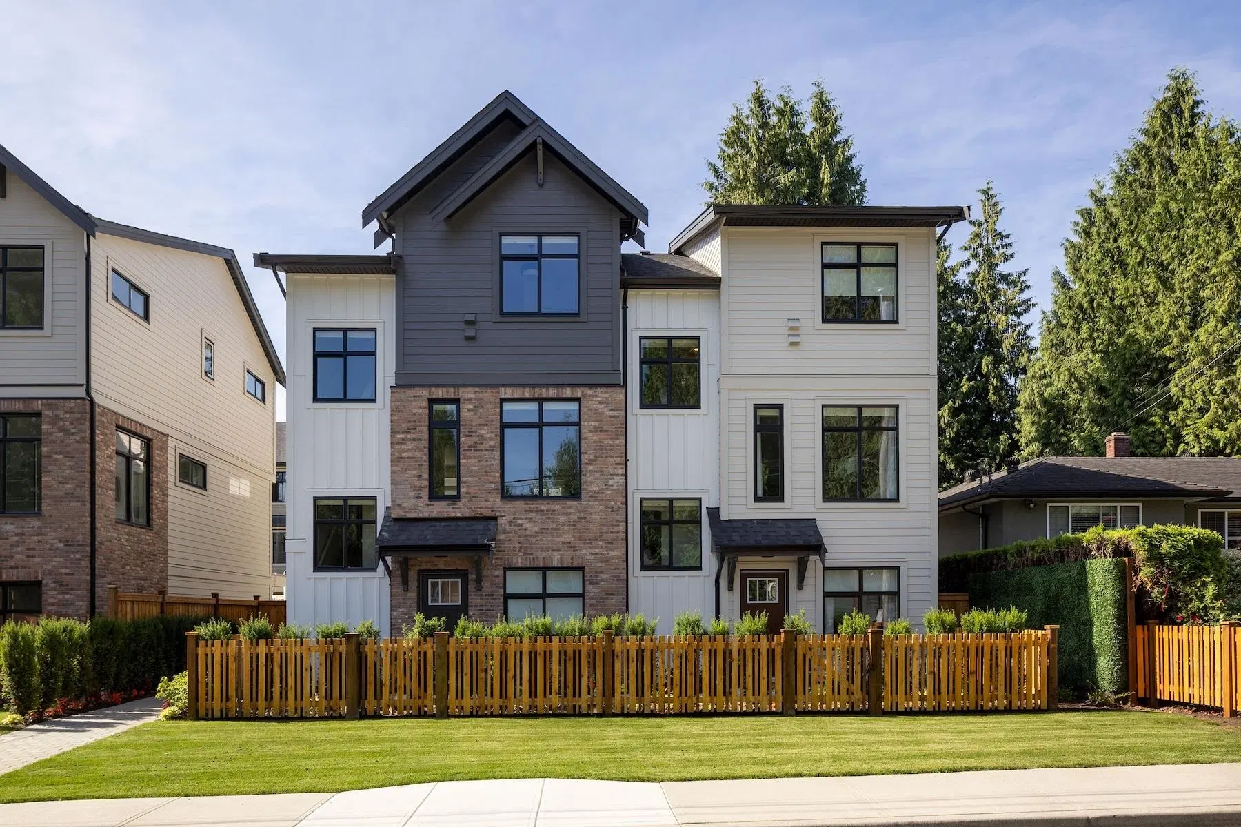 #4 – 2150 Rindall Avenue