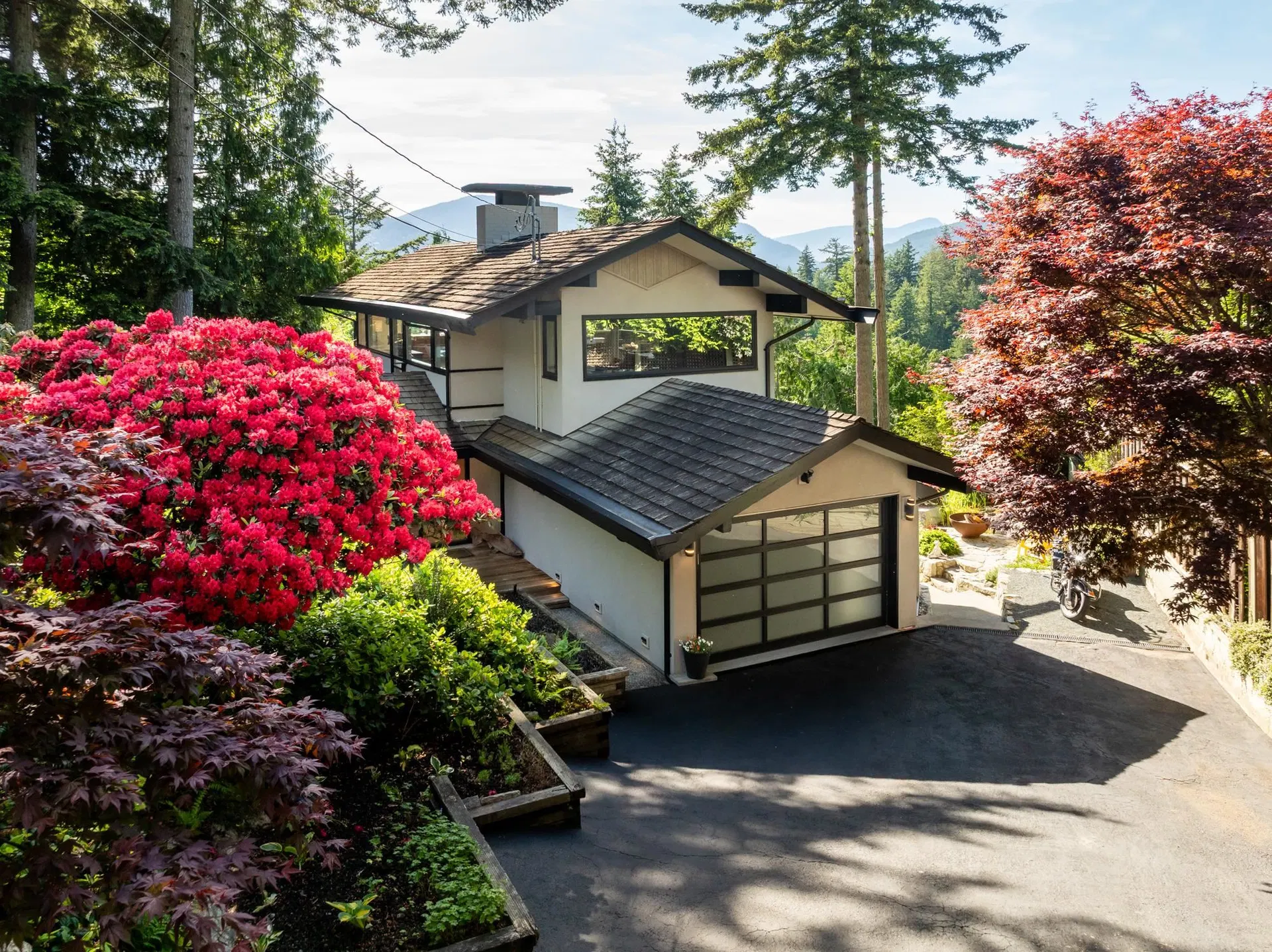 Photo 1 of 40 at 6485 Madrona Crescent