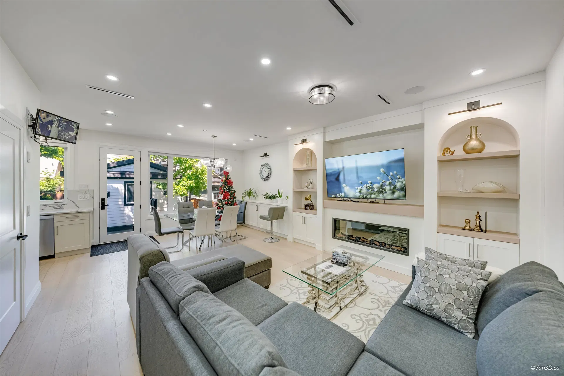 Photo 3 of 31 at #2 – 683 W 19th Avenue